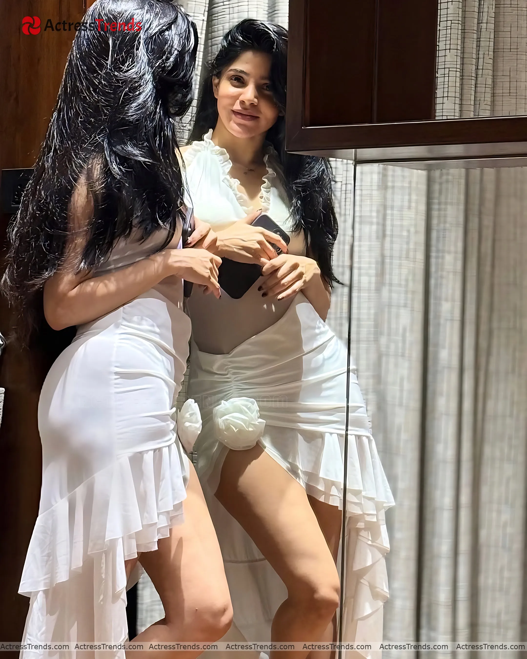 Divya Bharathi Stunning Photo Curvy Glamorous Actress