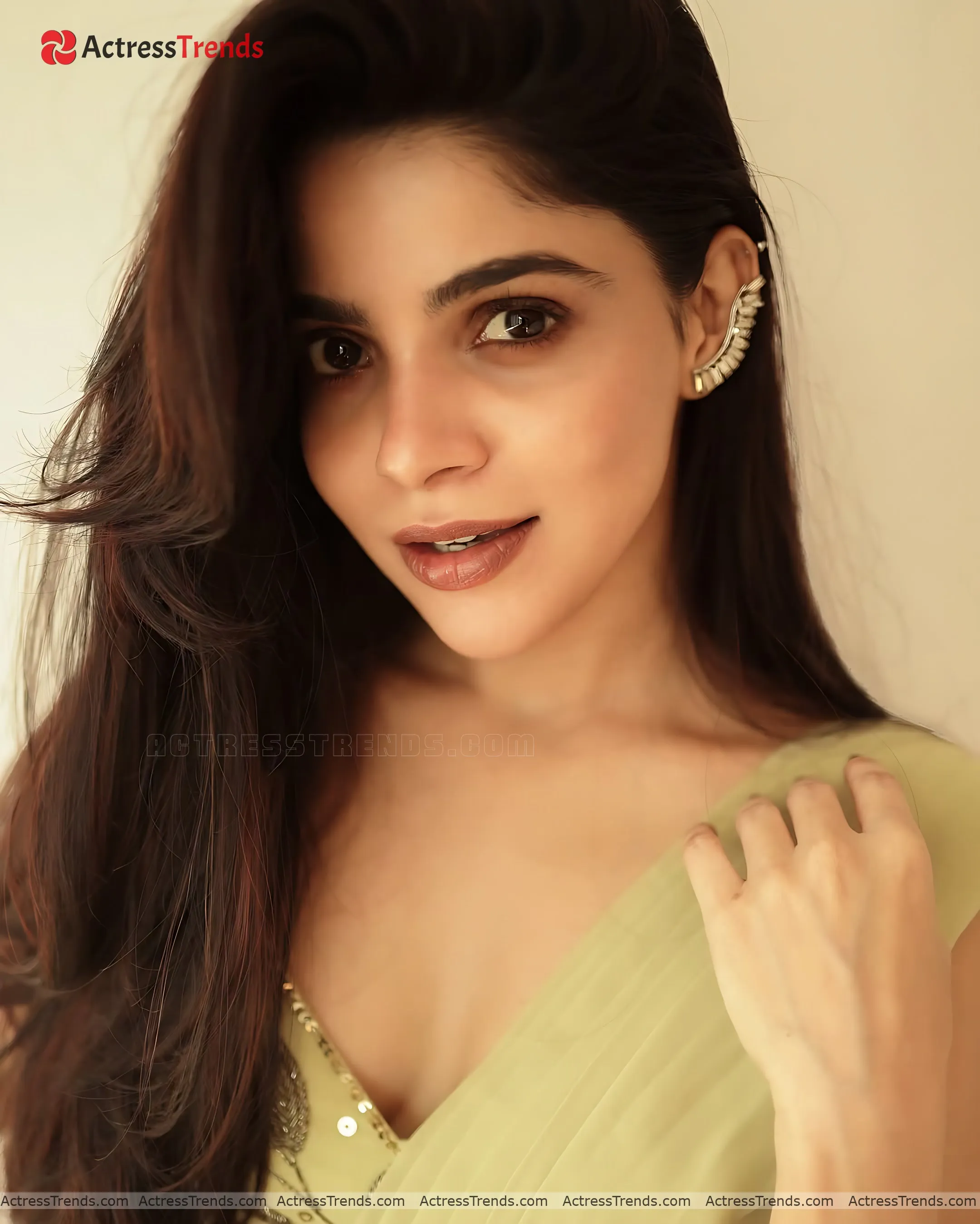 Divya Bharathi Yellow Dress Cutest Actress Cleav Pose Curvy