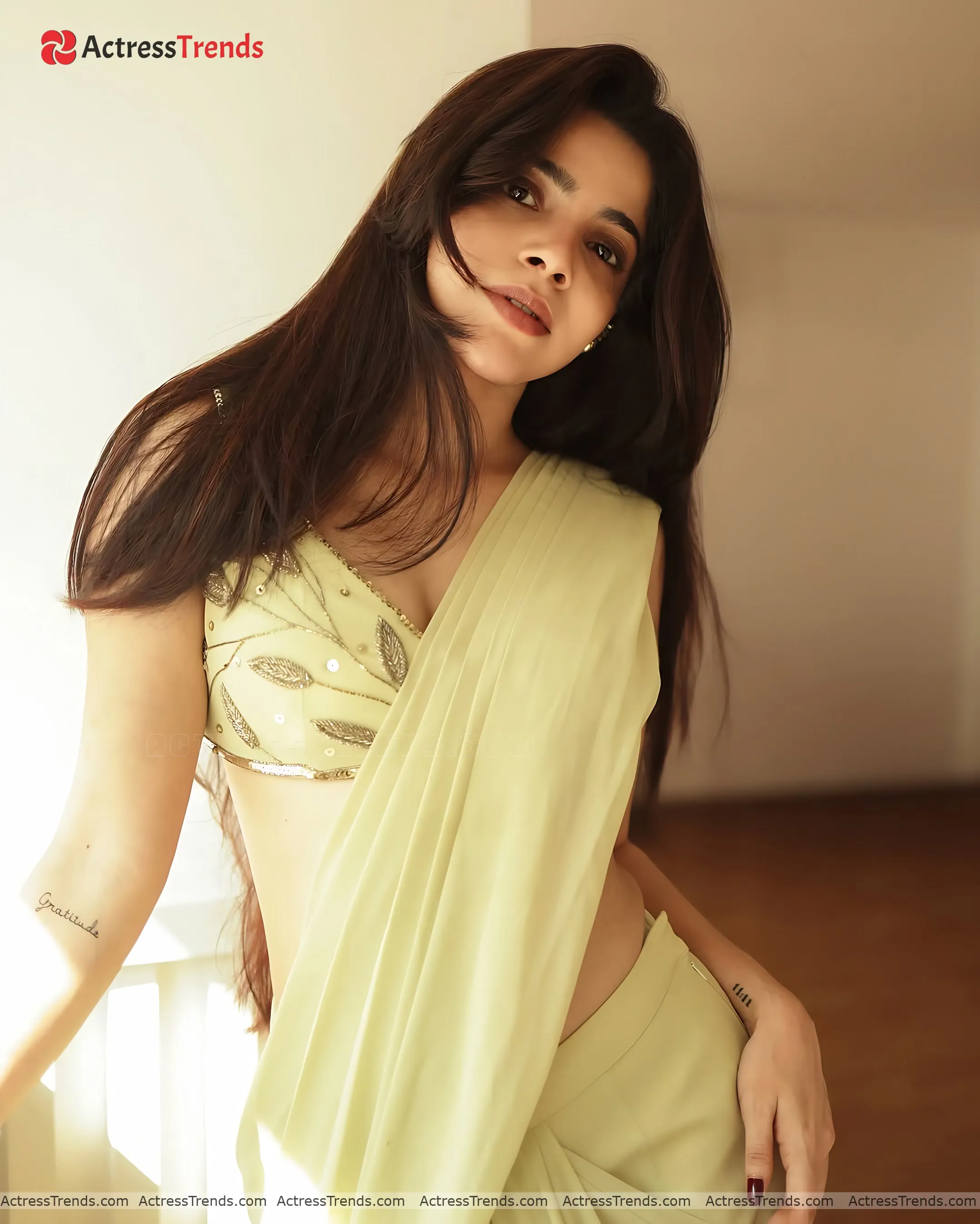 Divya Bharathi Yellow Dress Tight Fitting Cleav Pose