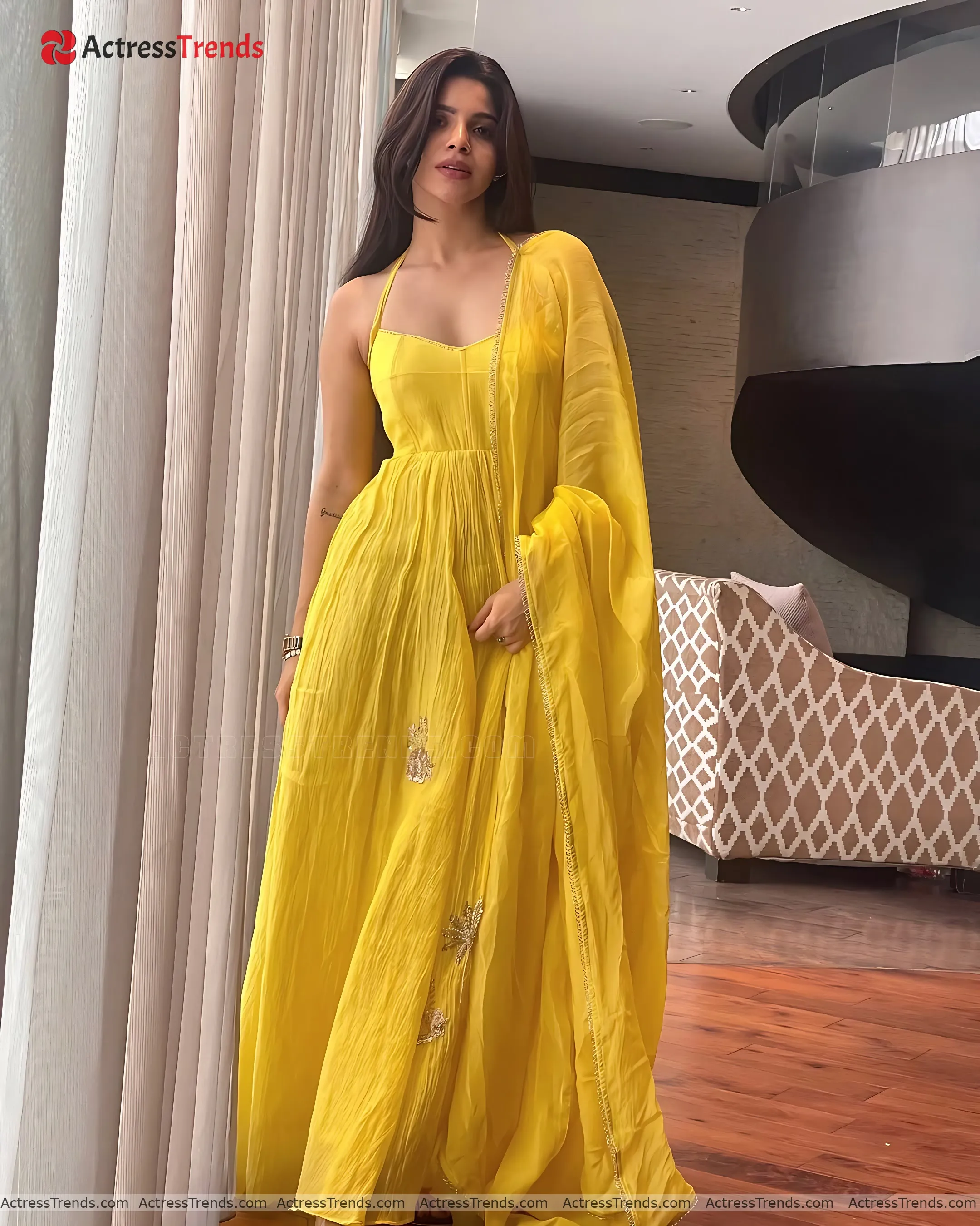 Divya Bharathi Yellow Dress Tight Fitting Beautiful Face