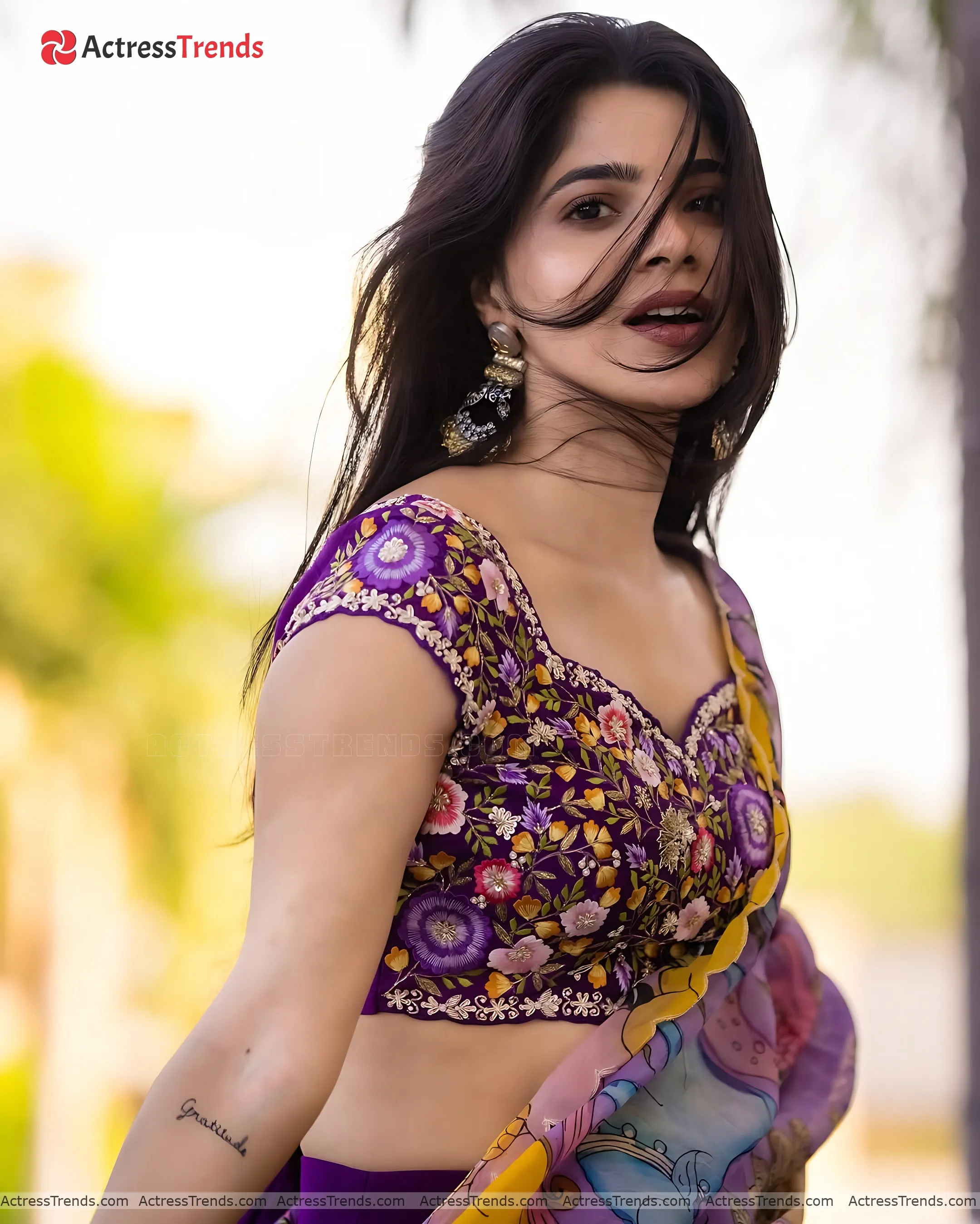 Divya Bharathi Navel