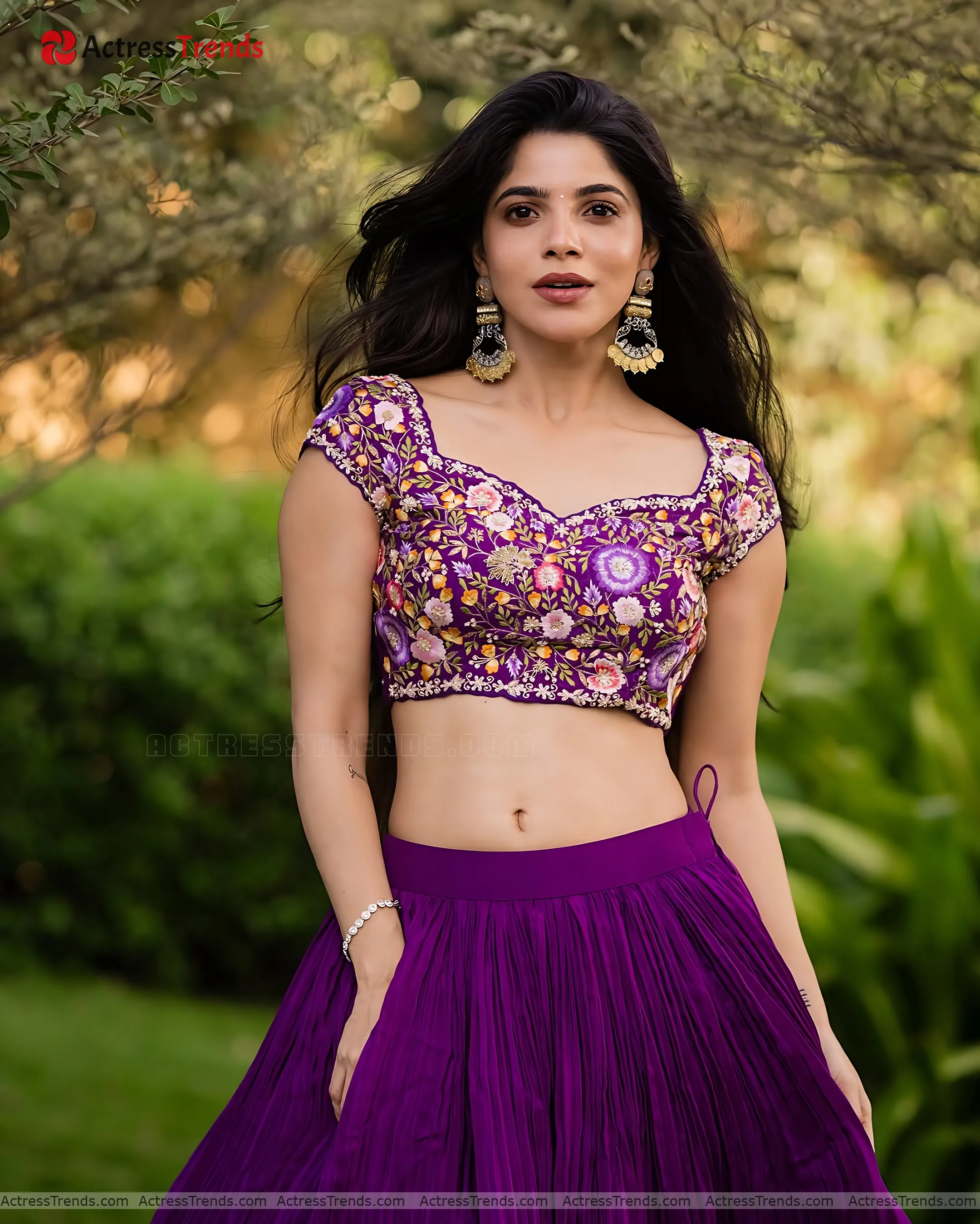 Divya Bharathi Navel