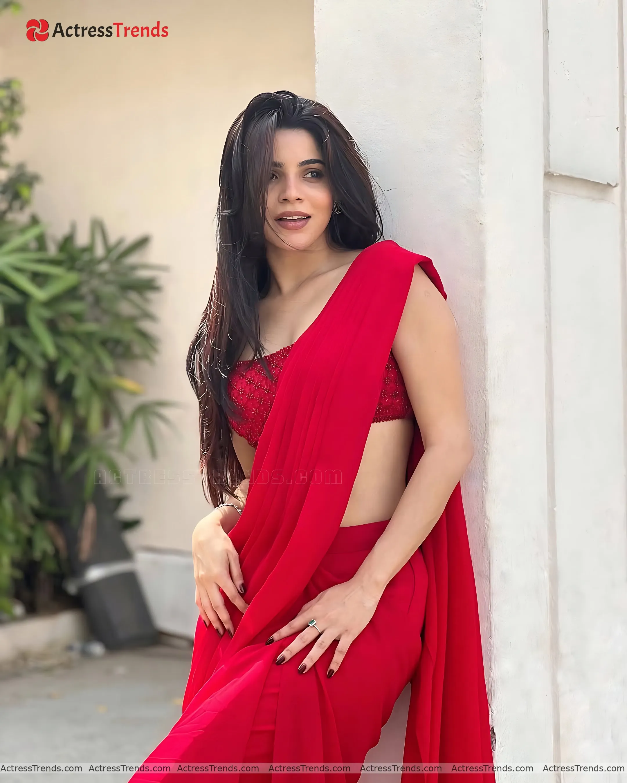 Divya Bharathi Red Saree Tight Fitting Glamorous Actress Curvy