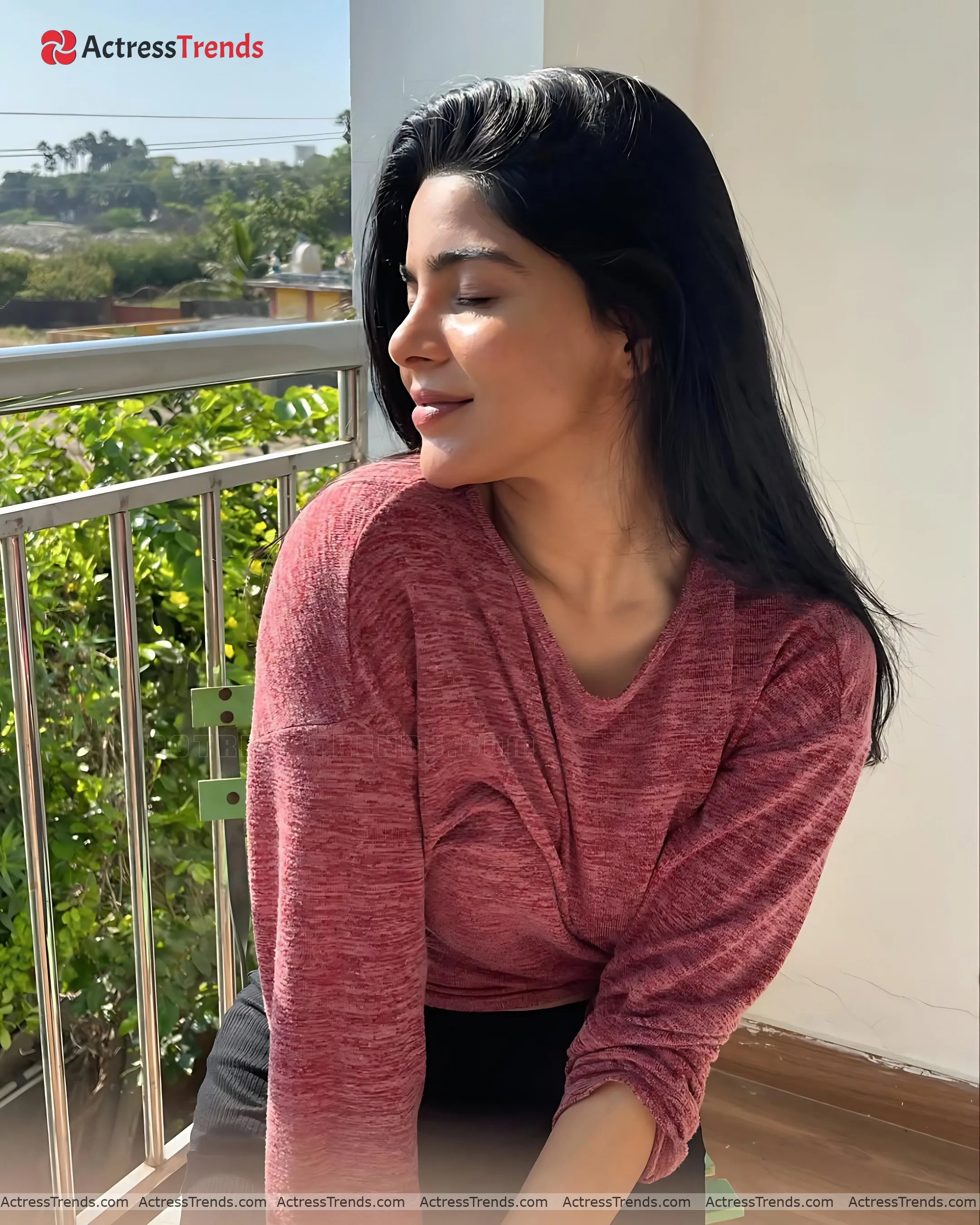 Divya Bharathi Cute Cutest Actress Beautiful Face