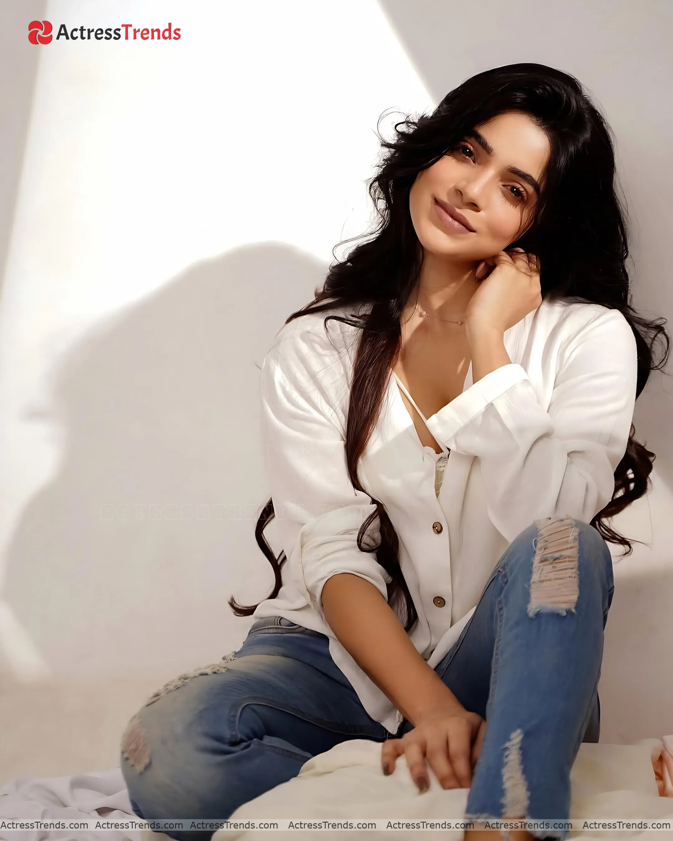 Divya Bharathi Beautiful Face Stunning Photo