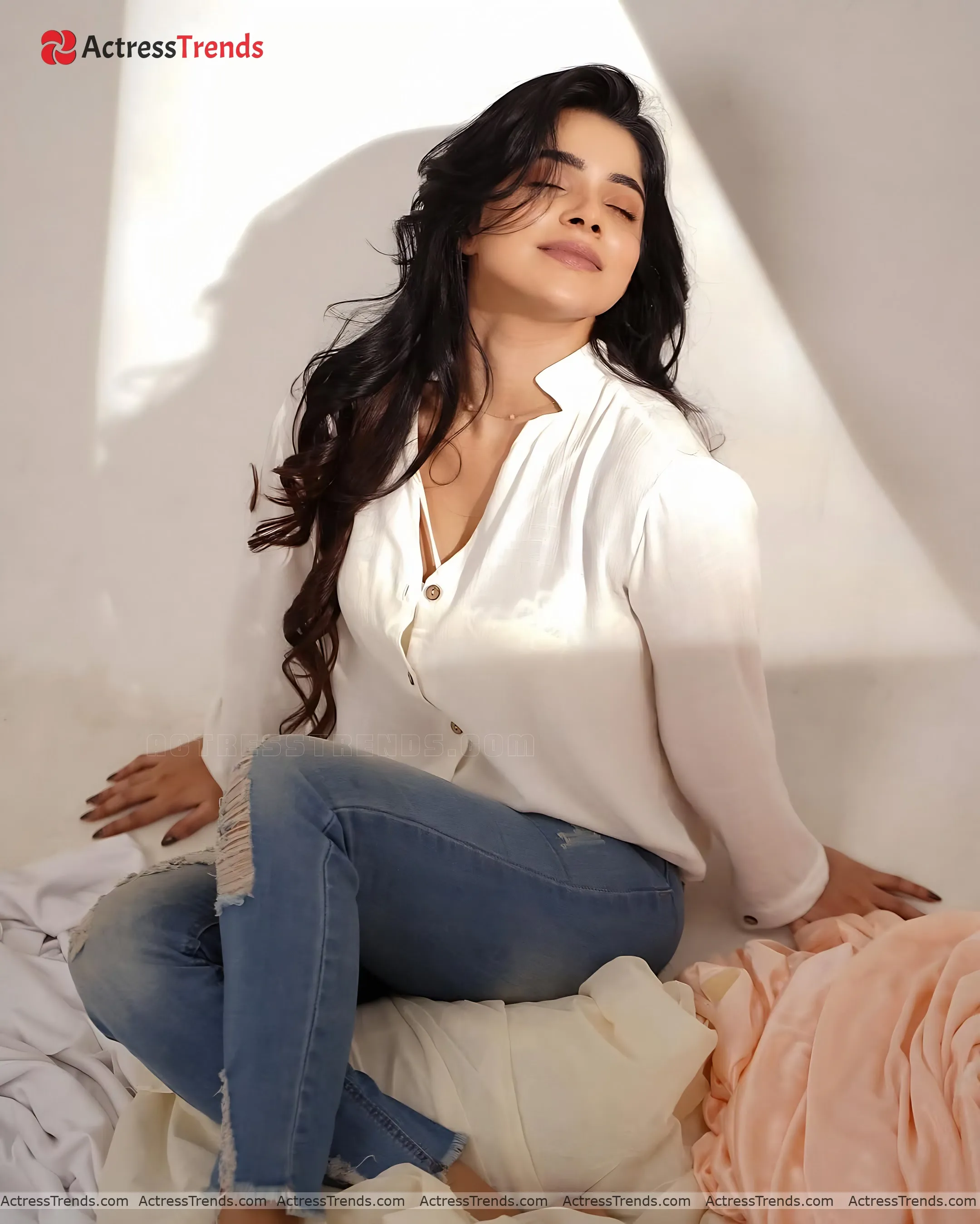 Divya Bharathi Stunning Photo Tight Fitting