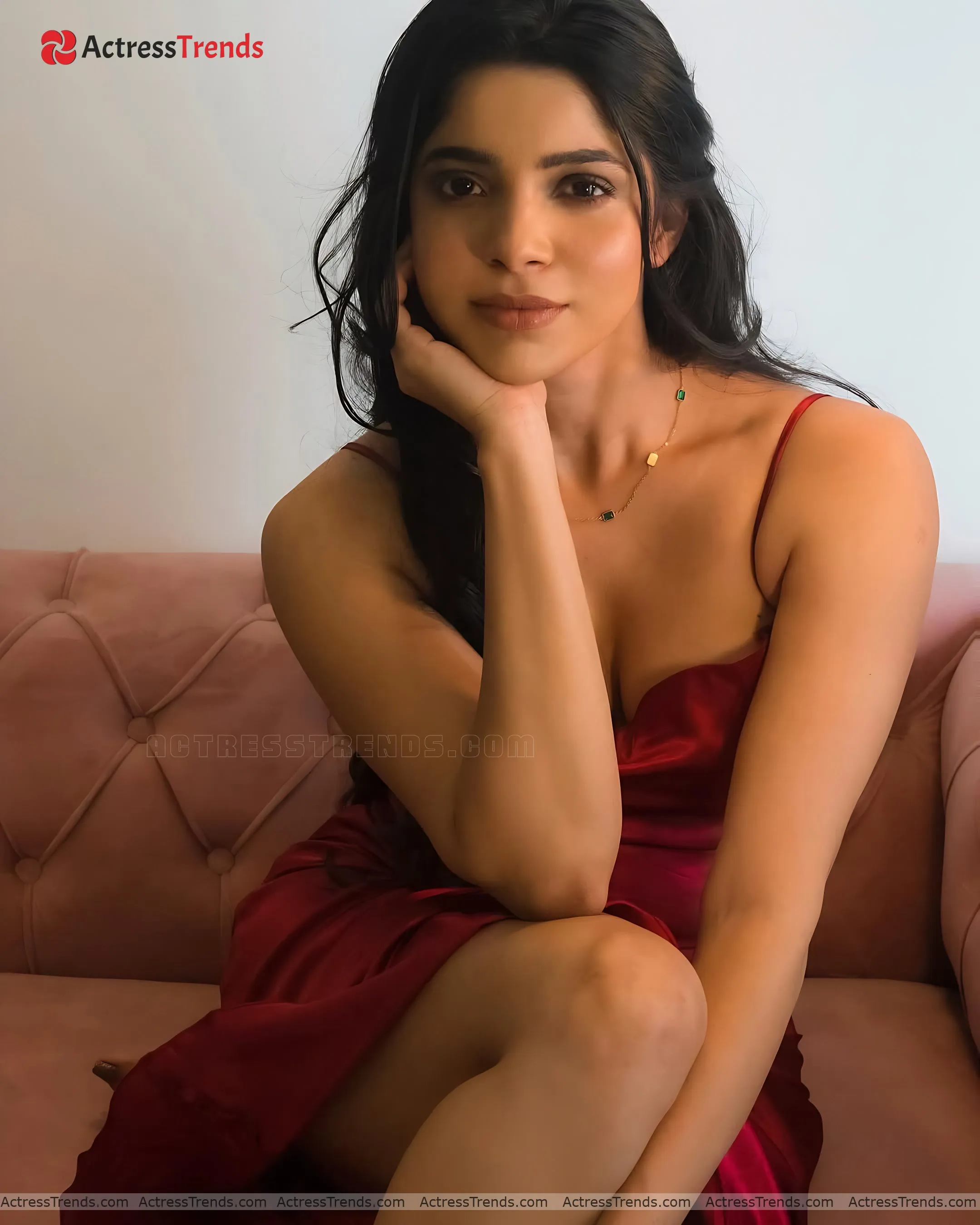 Divya Bharathi Beautiful Face Cleav Pose Bold Style