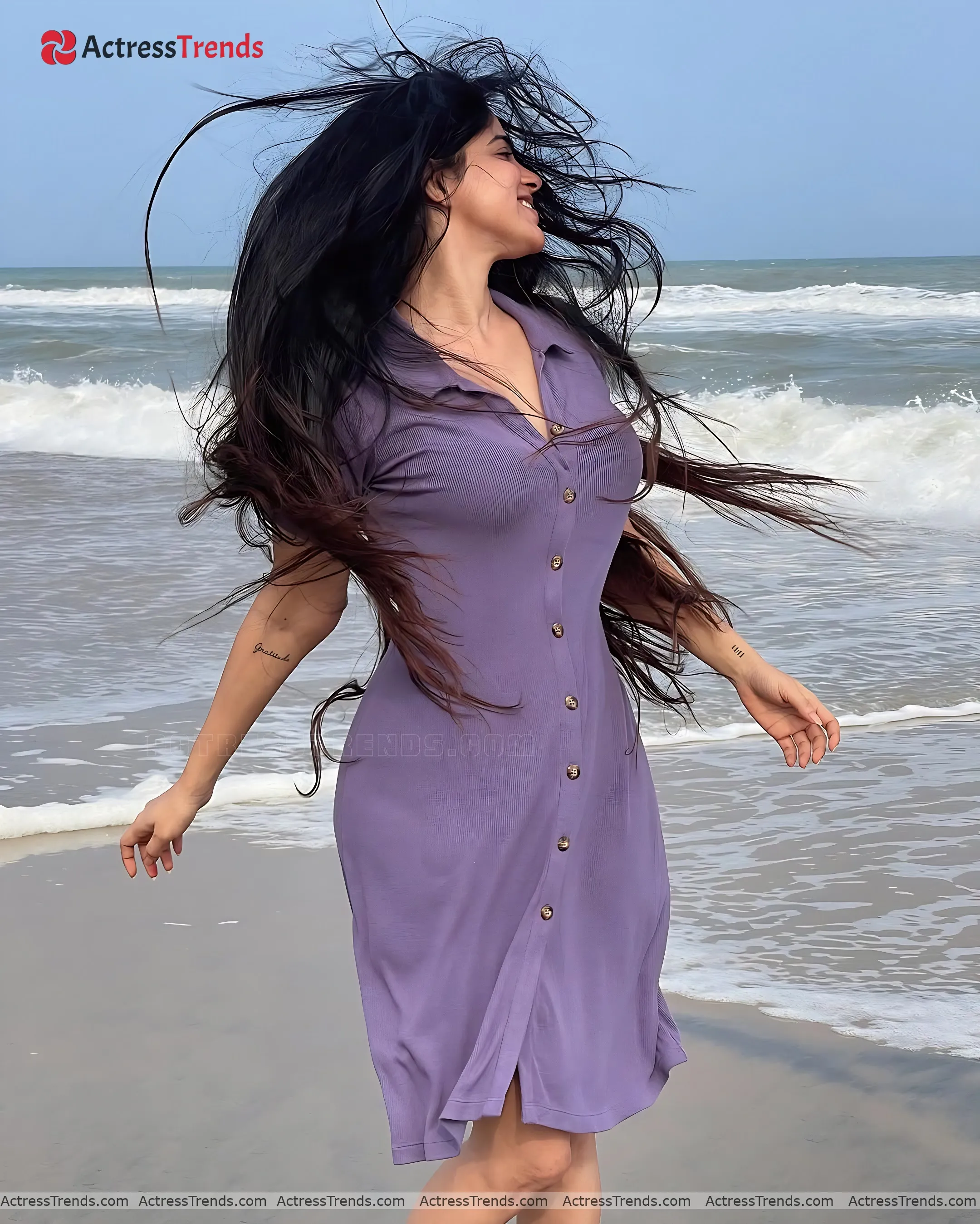 Divya Bharathi Cleav Pose Tight Fitting Bold Style Curvy