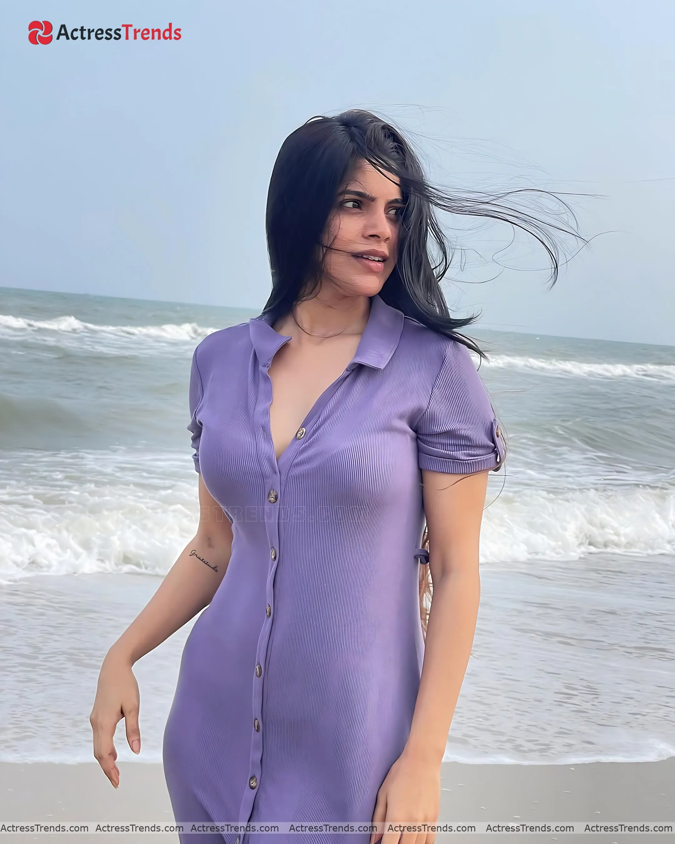 Divya Bharathi Cleav Pose Tight Fitting Curvy