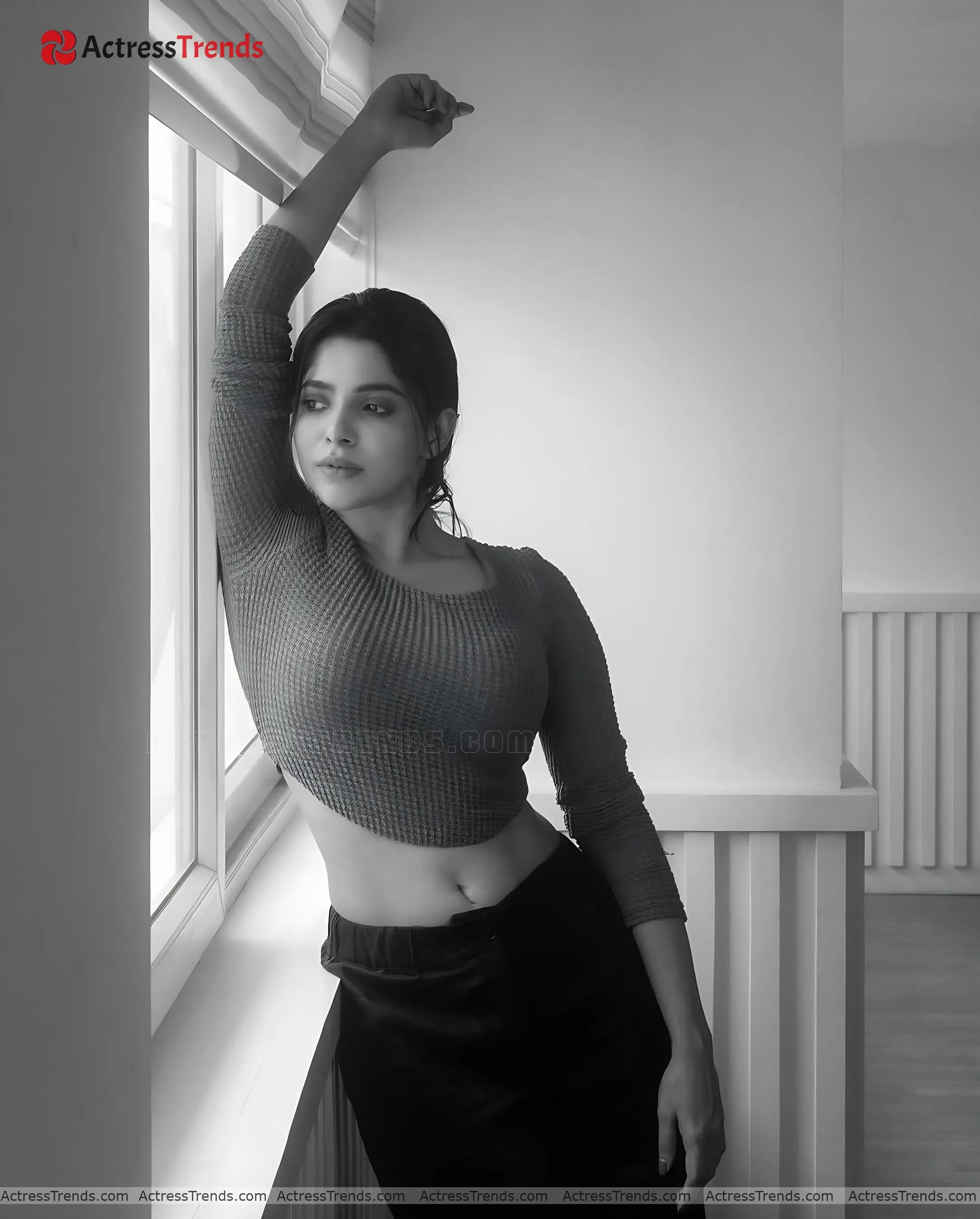 Divya Bharathi Navel Back Pose Stunning Photo