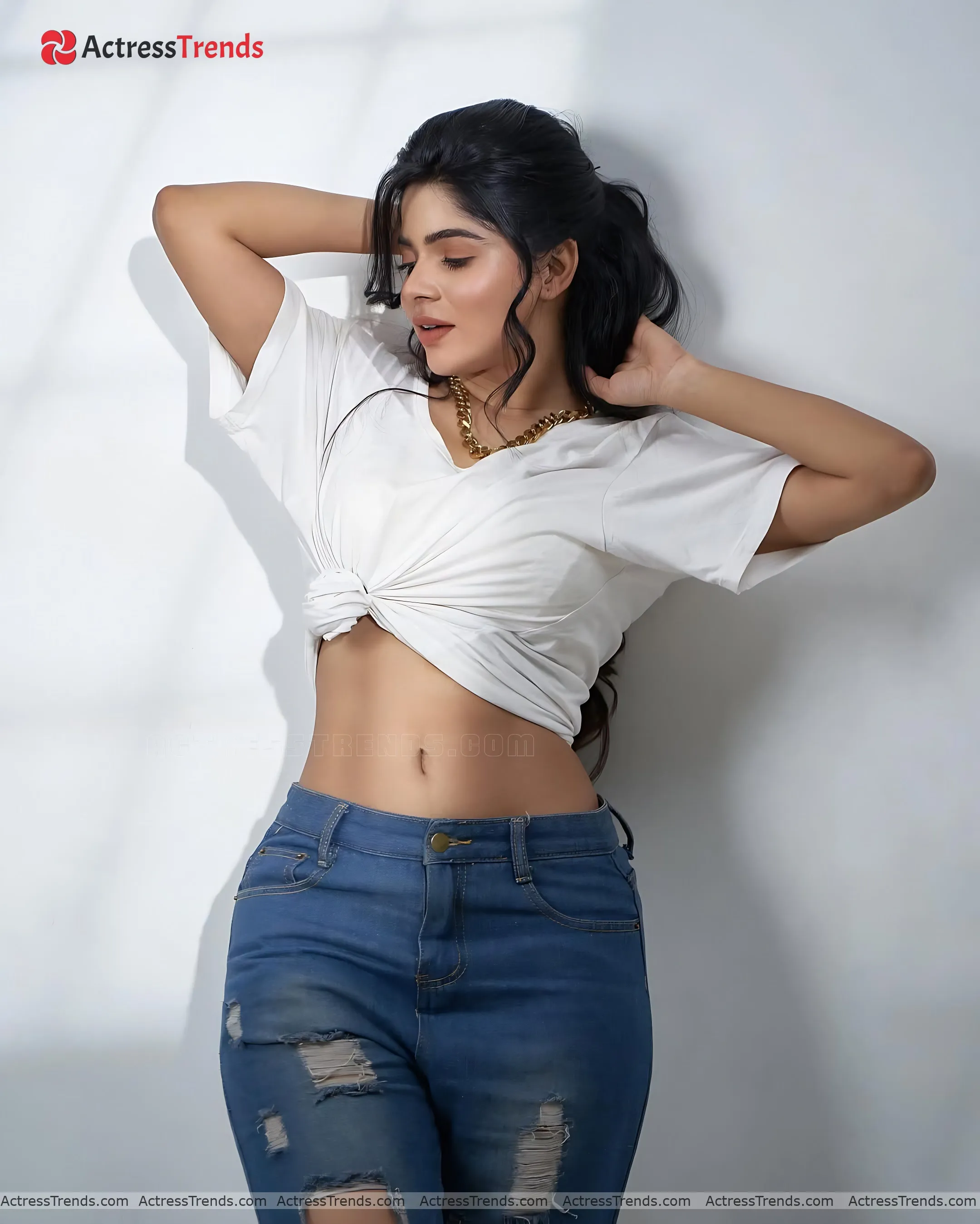 Divya Bharathi Glamorous Actress Smoky Eyes