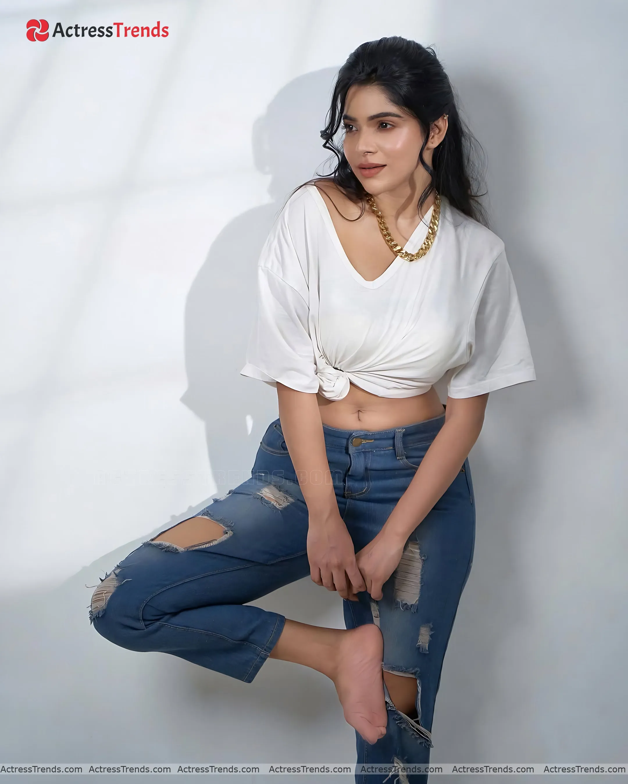 Divya Bharathi Glamorous Actress Navel Curvy