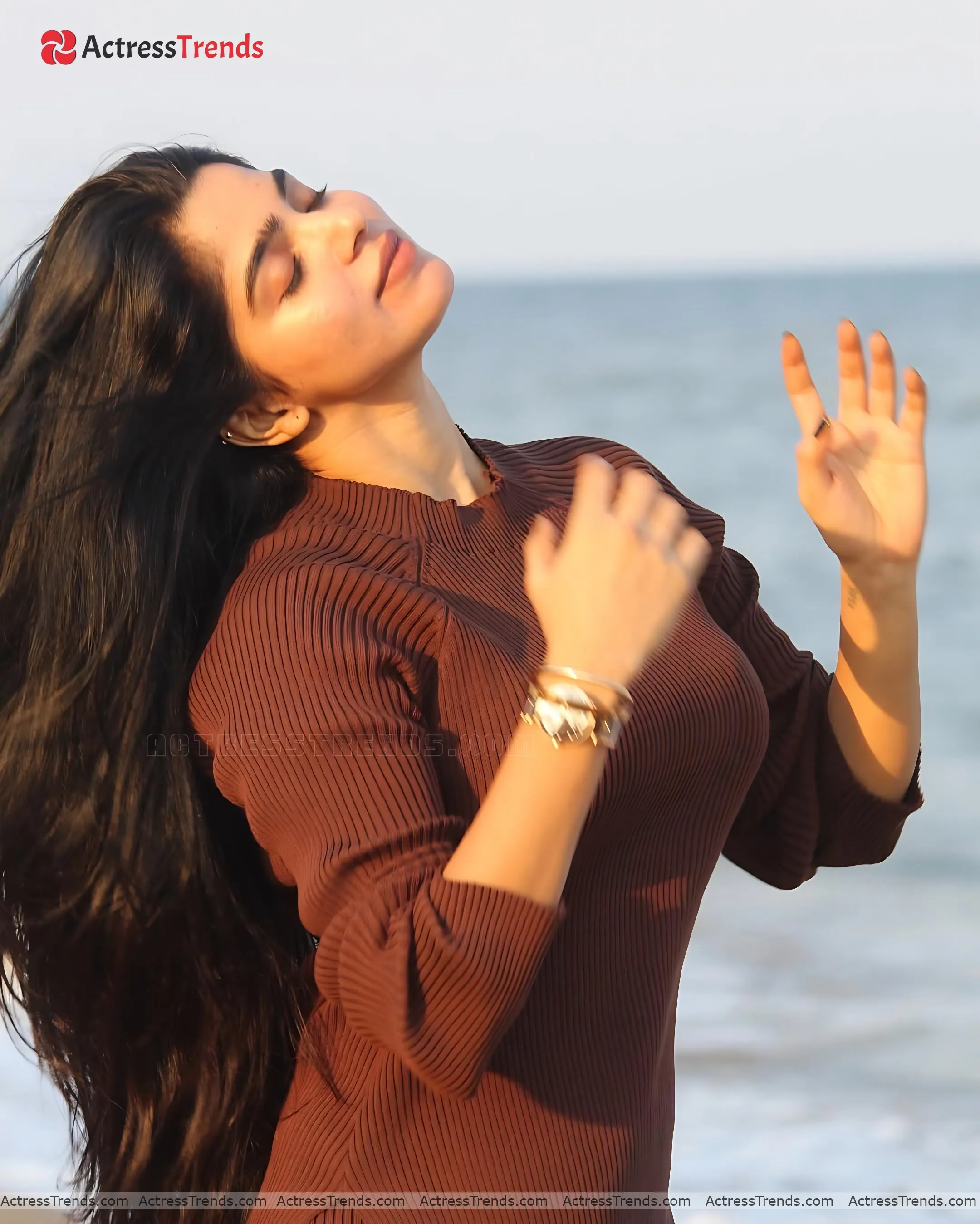 Divya Bharathi Stunning Photo Curvy Sensual Portrait Glamorous Actress