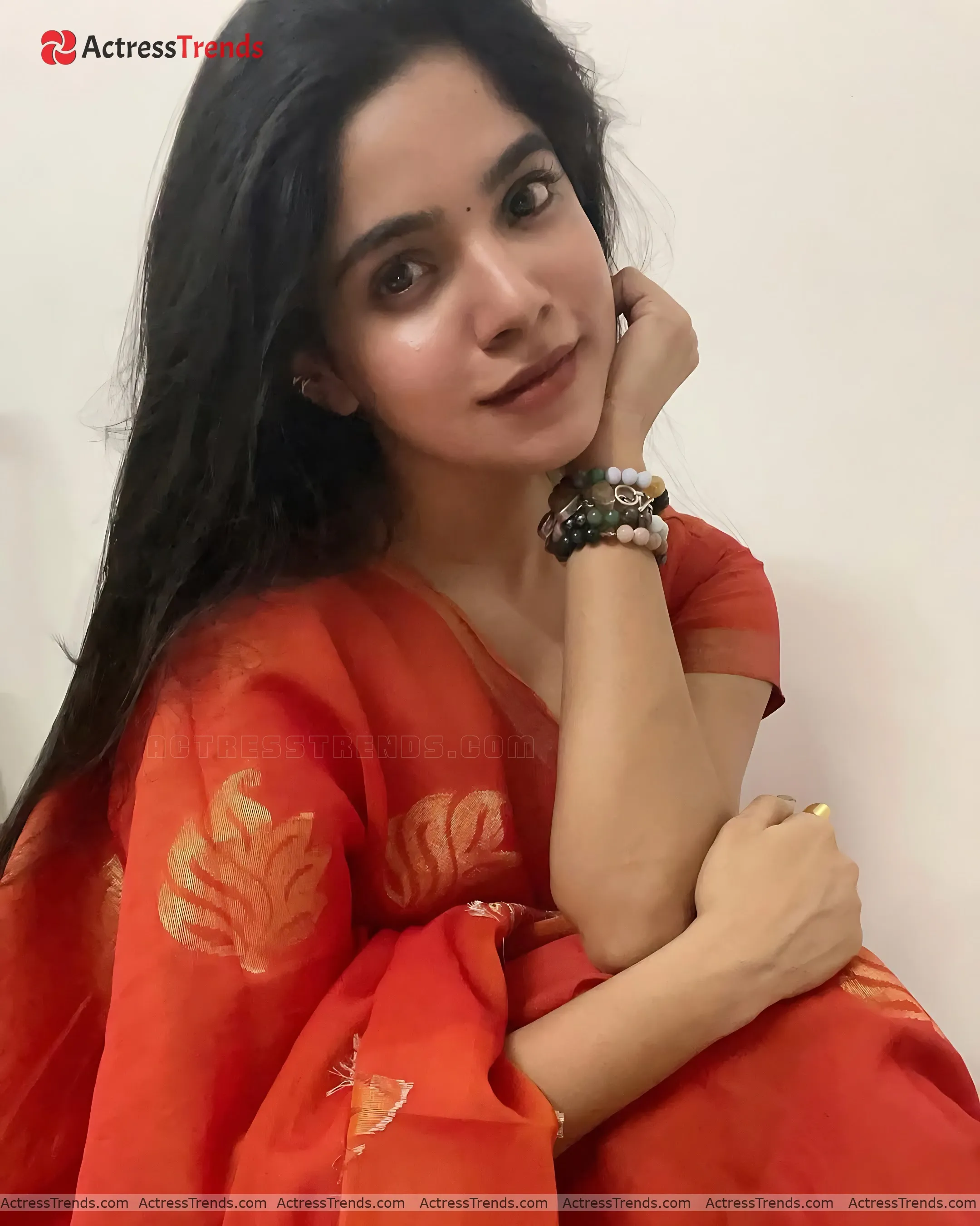 Divya Bharathi Cute Beautiful Face