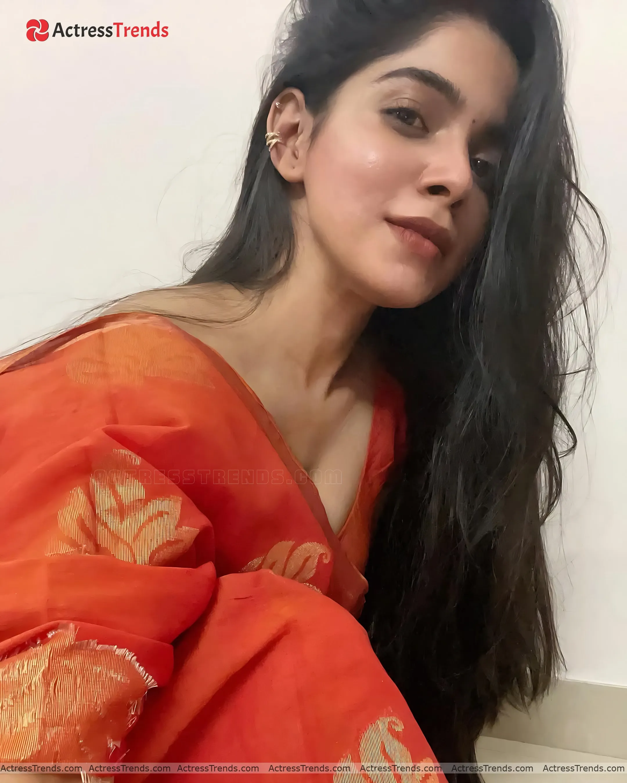 Divya Bharathi Beautiful Face Cutest Actress