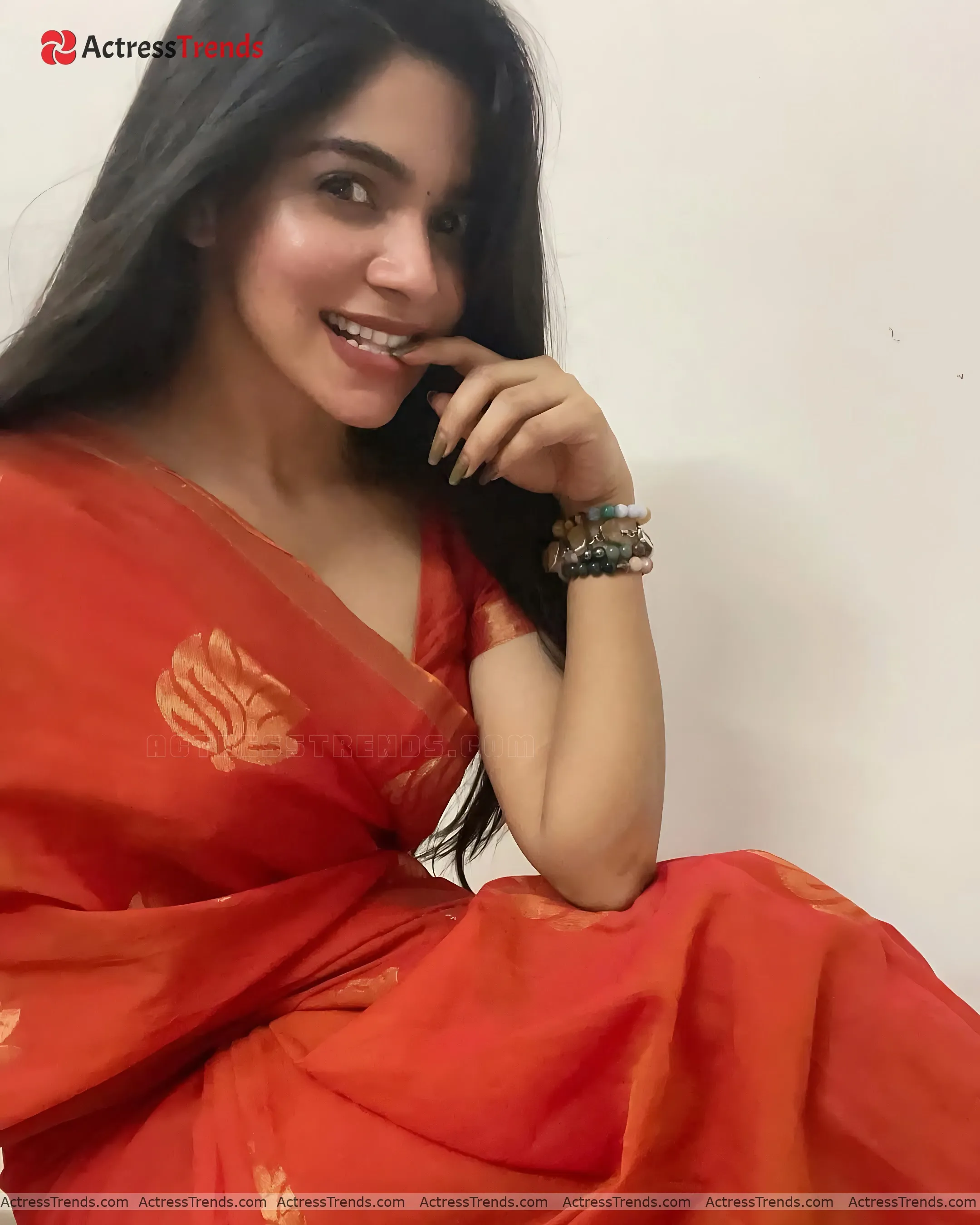 Divya Bharathi Cutest Actress Beautiful Face