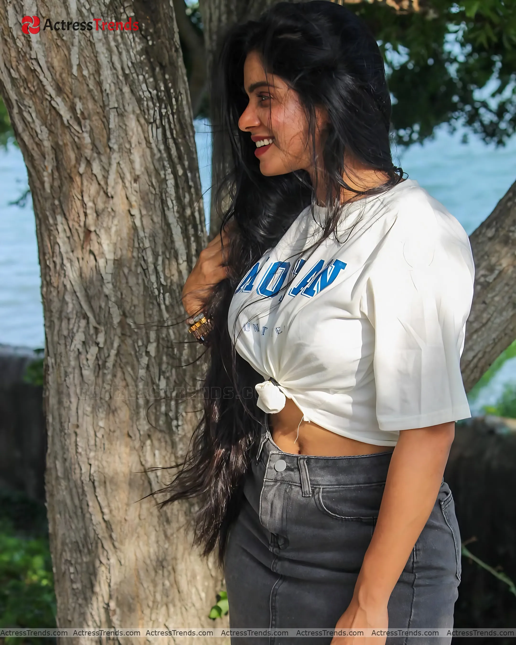 Divya Bharathi Beautiful Face Navel Cute