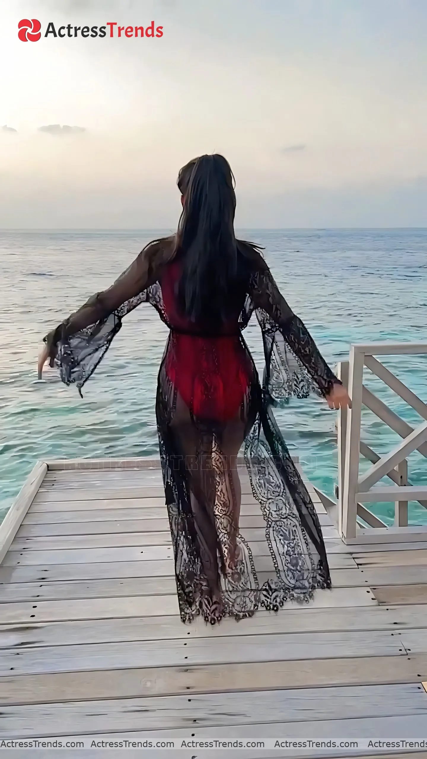 Divya Bharathi Backless Style Back Pose Back Pose