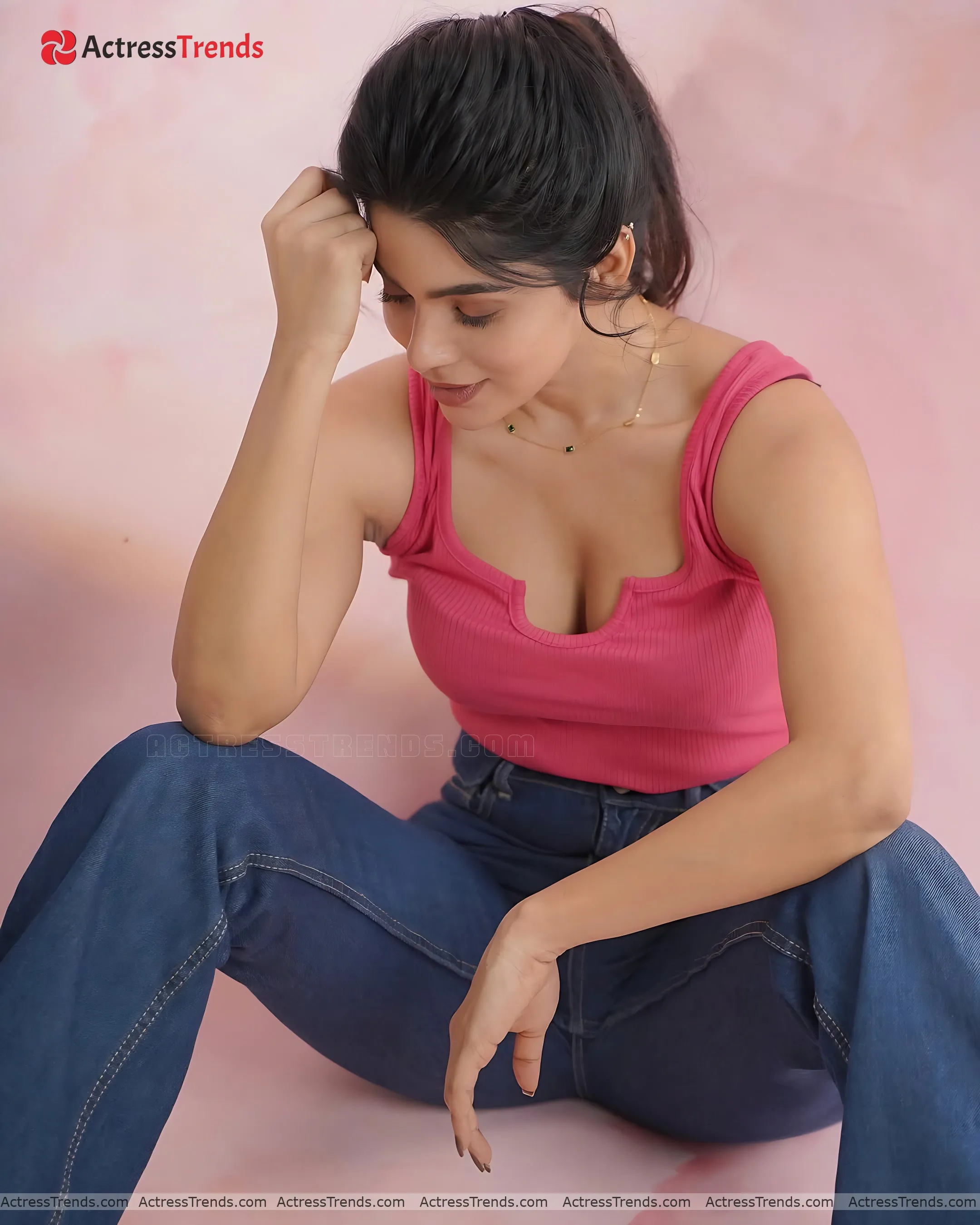 Divya Bharathi Cleav Pose Cute Beautiful Face