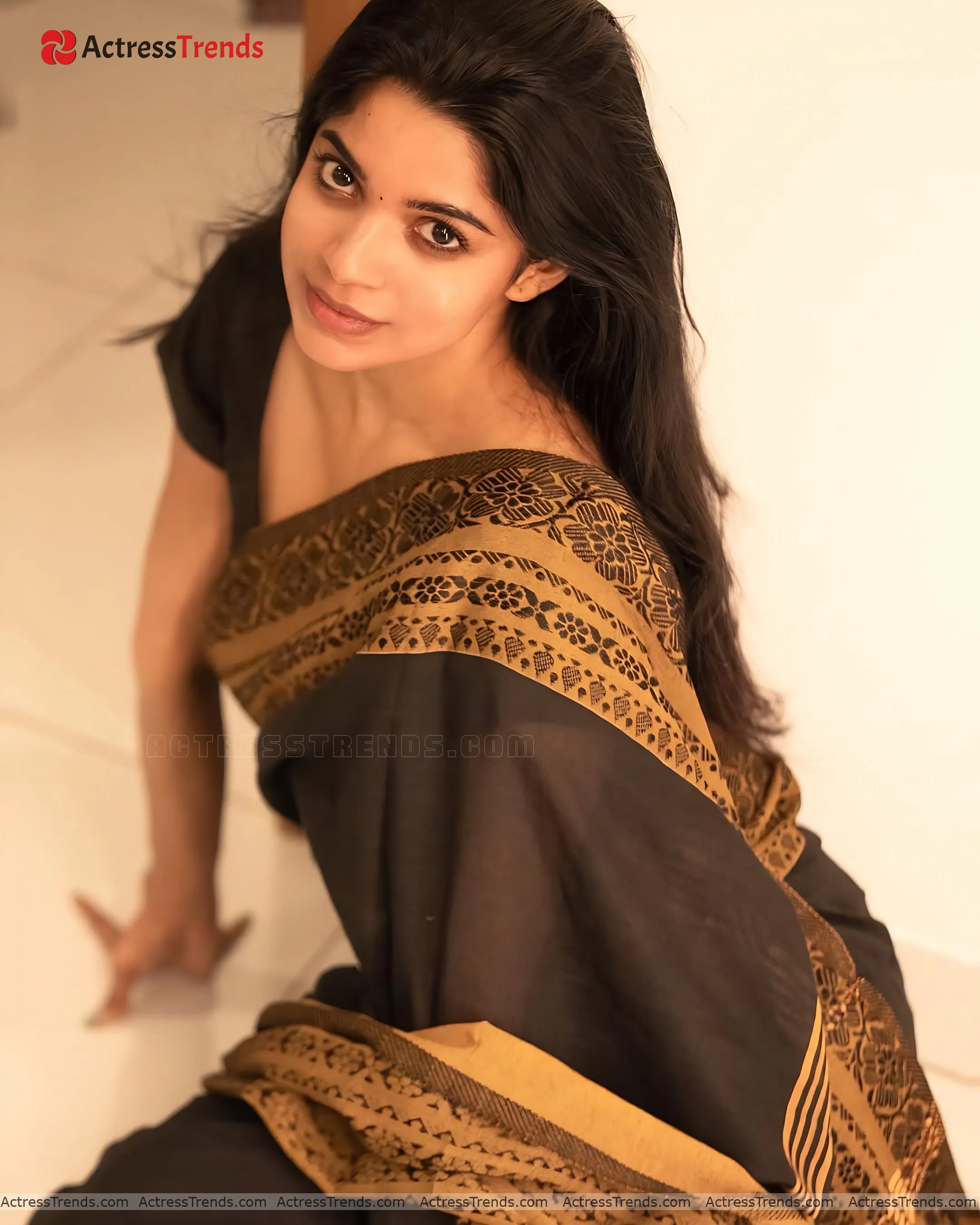 Divya Bharathi Cutest Actress Beautiful Face