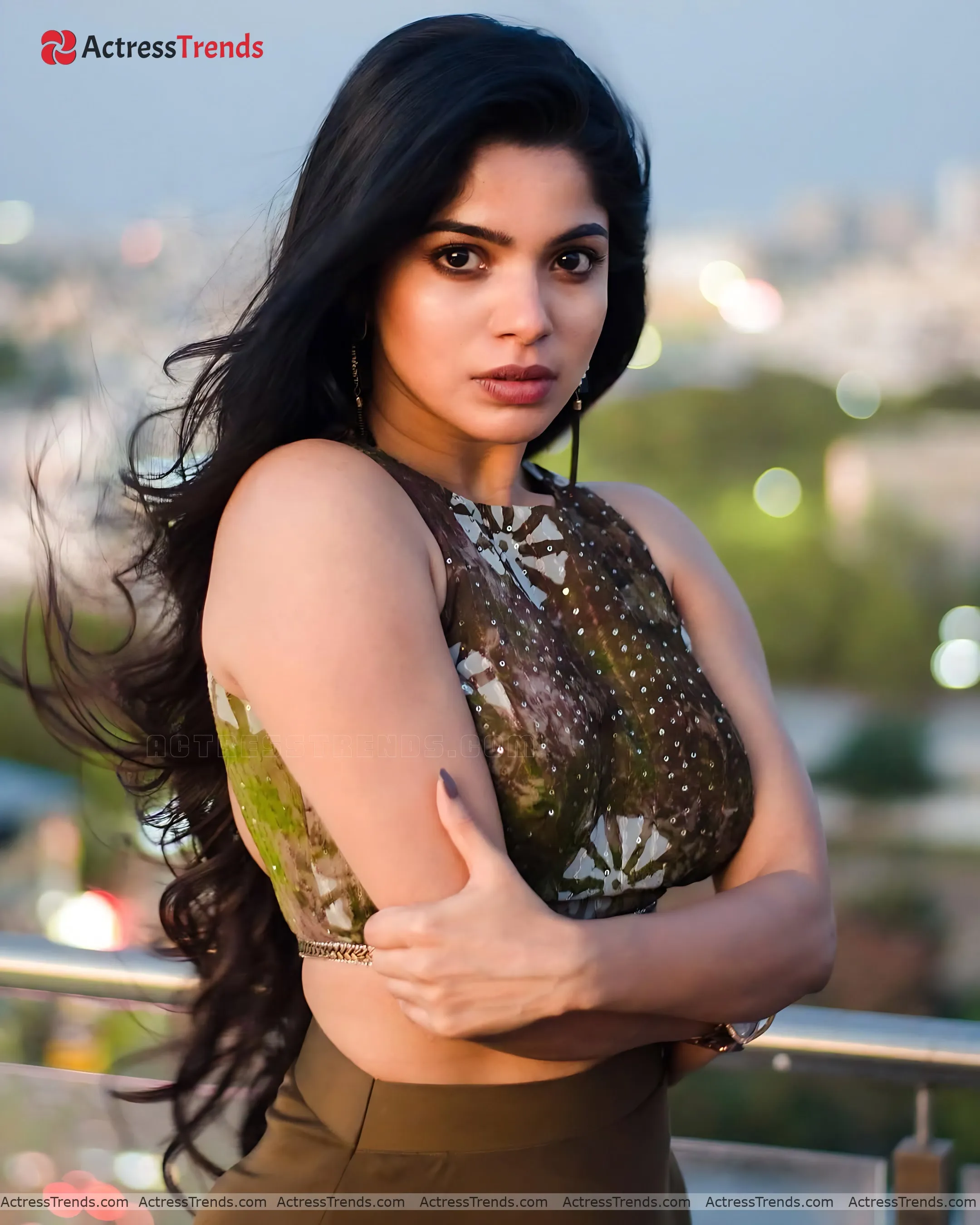 Divya Bharathi Tight Fitting Beautiful Face Curvy