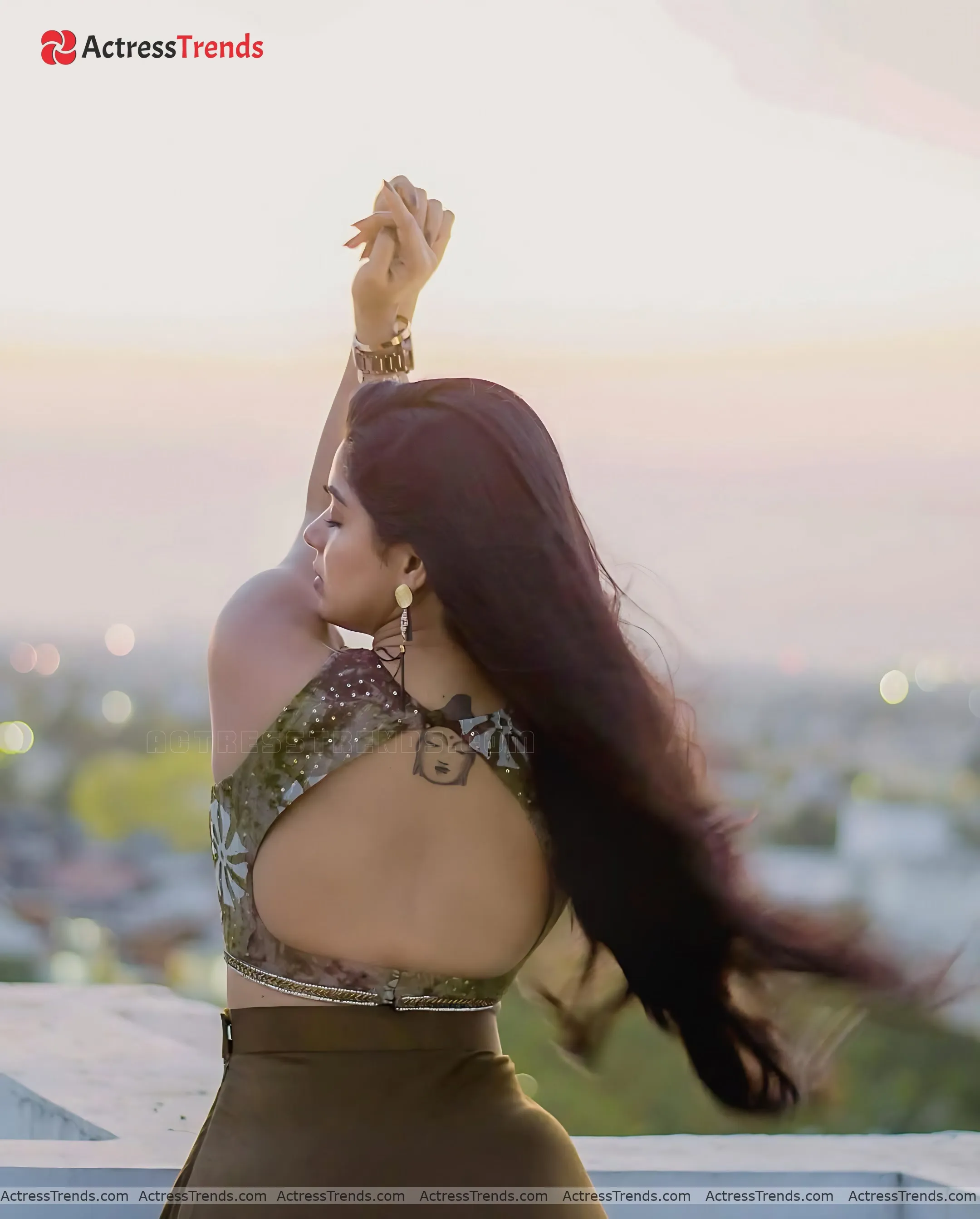 Divya Bharathi Back Pose Backless Blouse Style Sensual Portrait