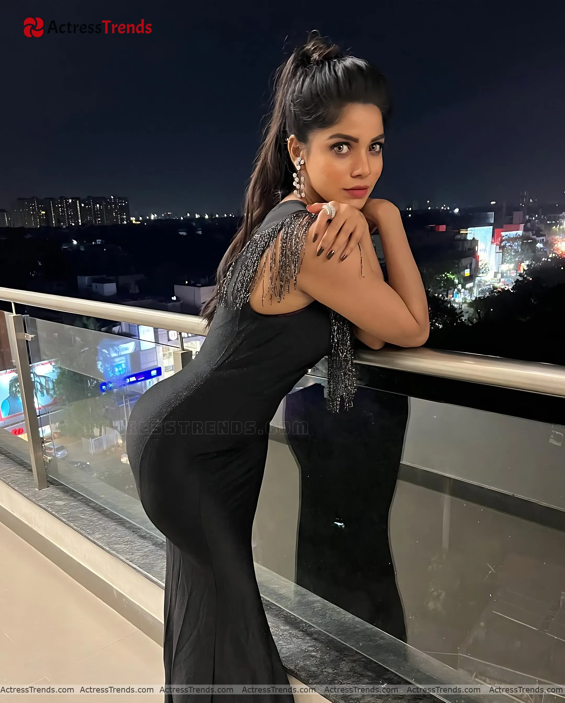 Divya Bharathi Back Pose Stunning Photo