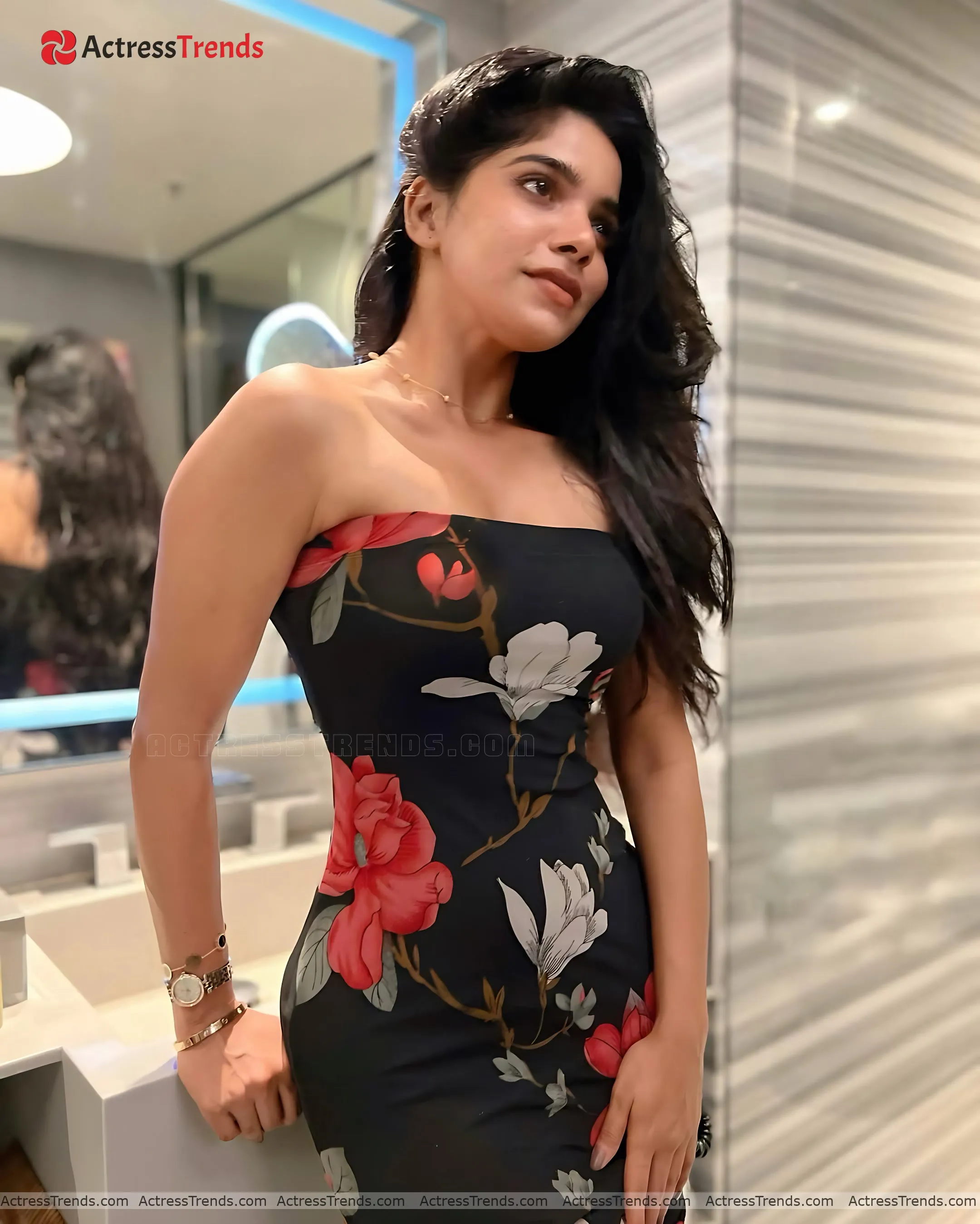 Divya Bharathi Curvy Tight Fitting