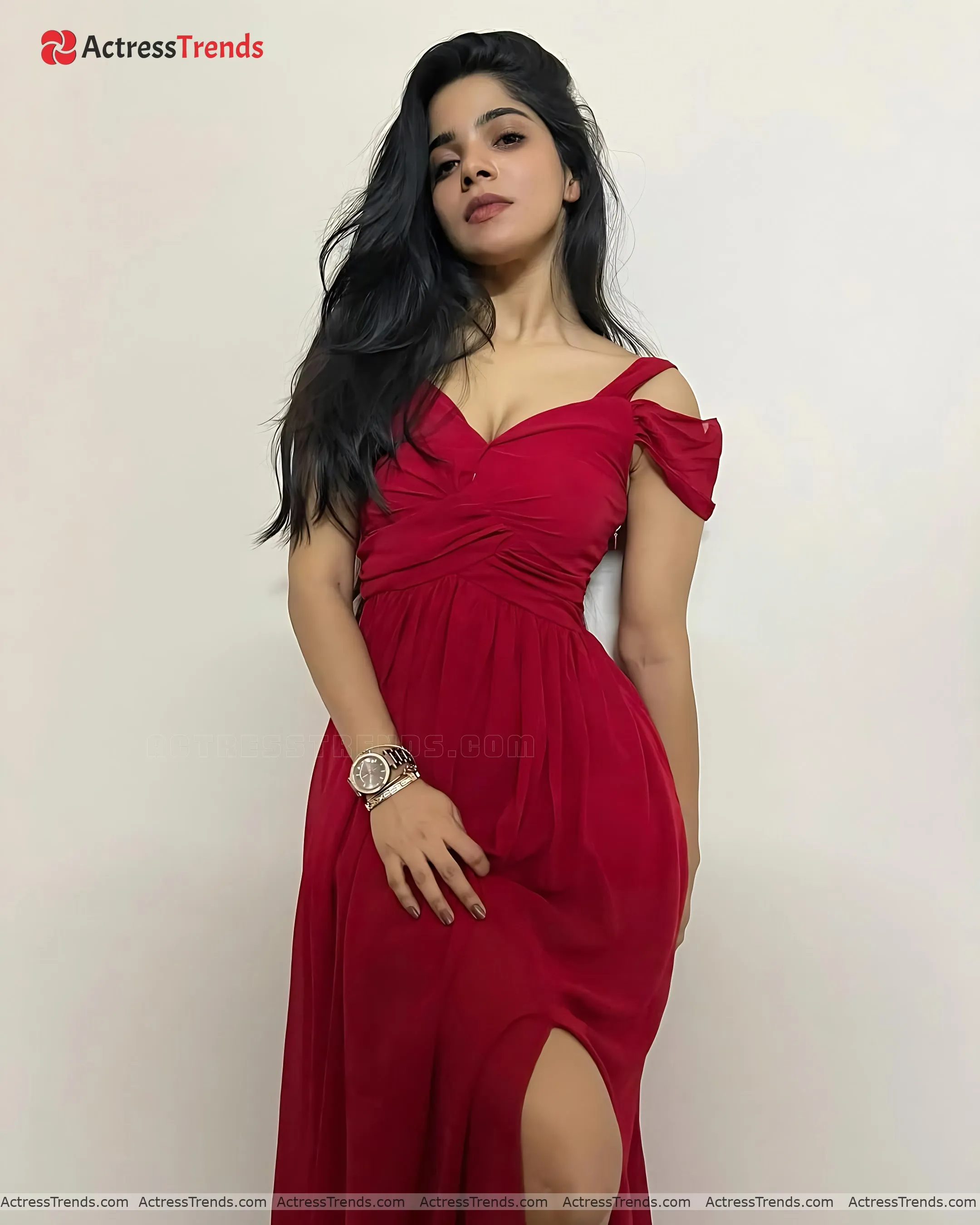 Divya Bharathi Sensual Portrait Curvy Tight Fitting