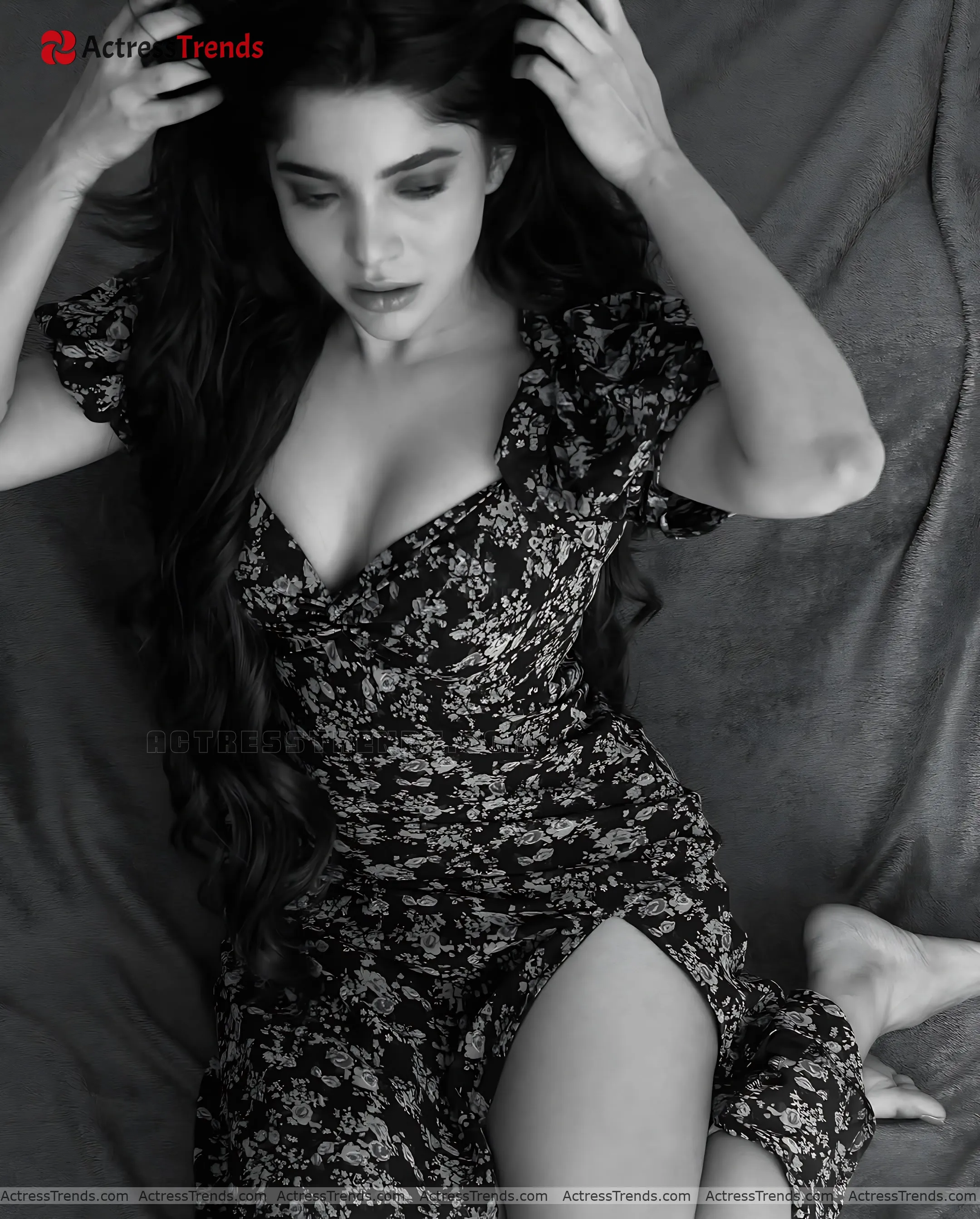 Divya Bharathi Cleav Pose Tight Fitting Curvy