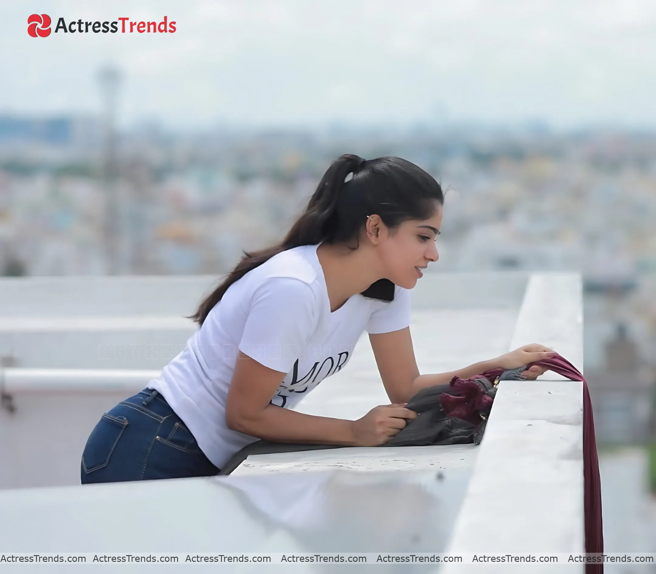 Divya Bharathi Curvy Cute Cutest Actress