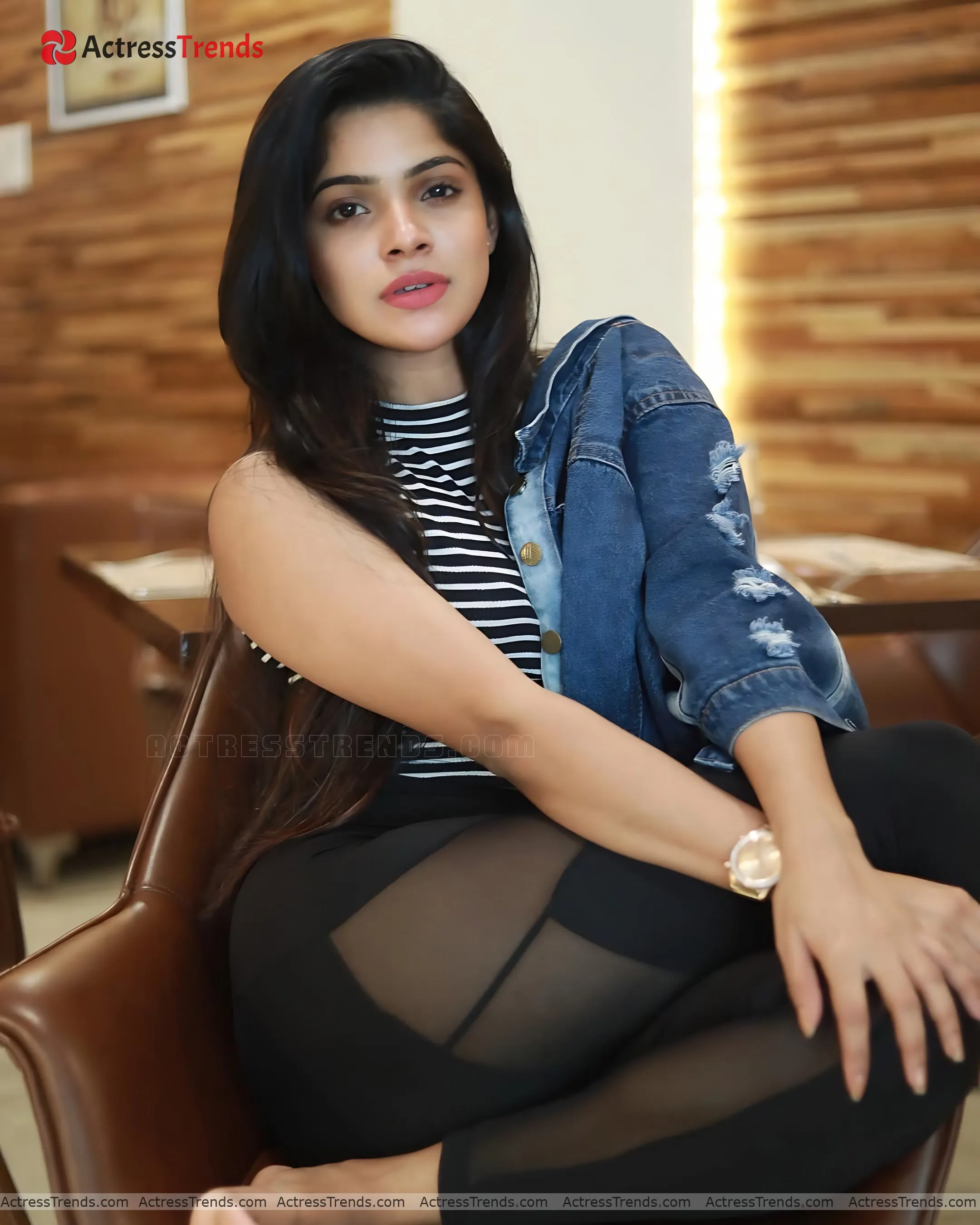 Divya Bharathi Cleav Pose Tight Fitting Glamorous Actress