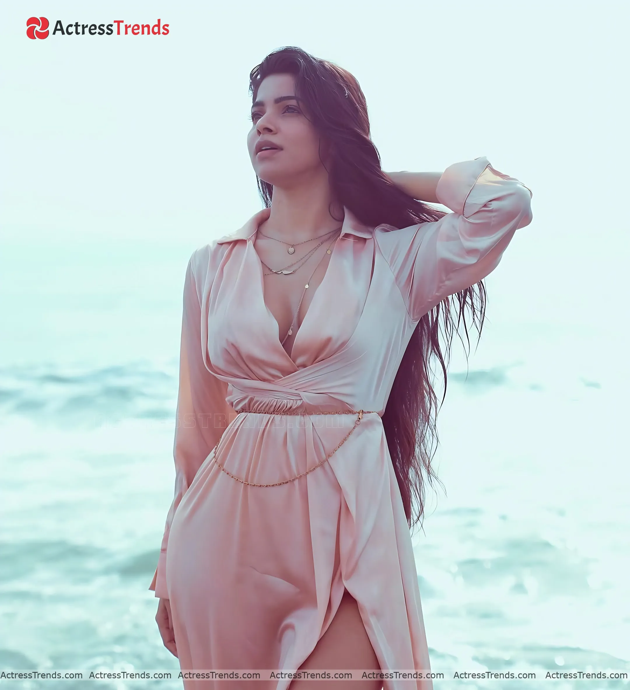 Divya Bharathi Bold Style Sensual Portrait Glamorous Actress Cleav Pose