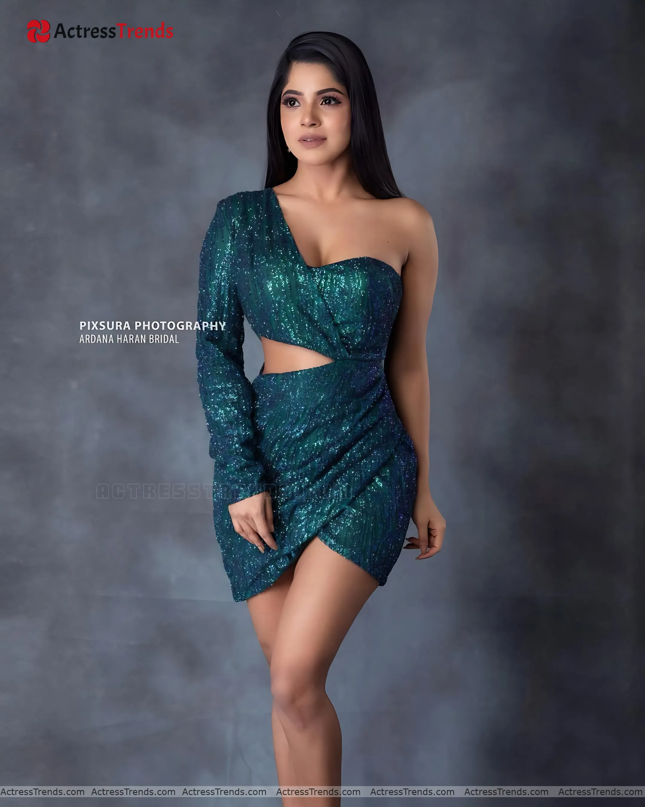 Divya Bharathi Cleav Pose Beautiful Face