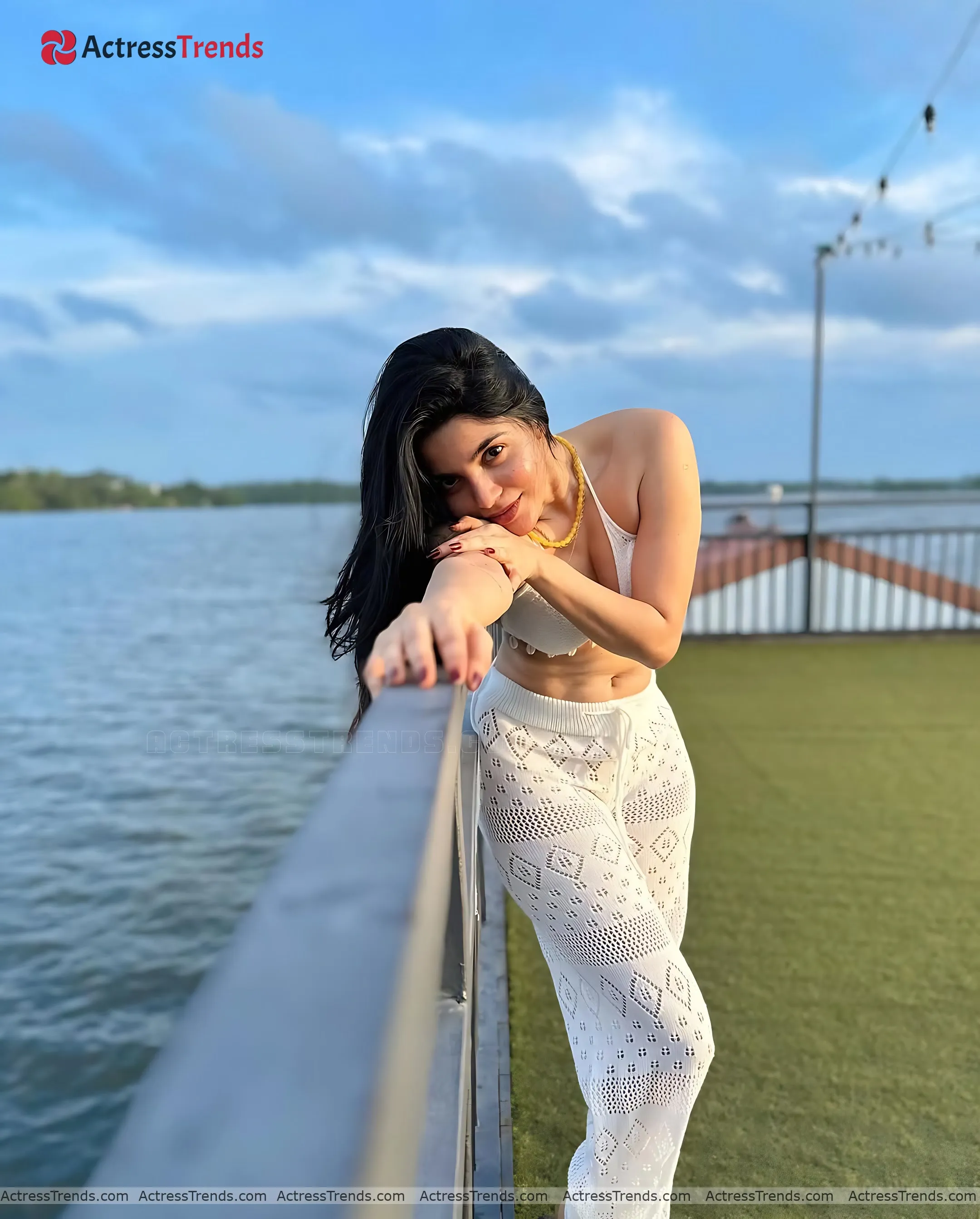 Divya Bharathi Sensual Portrait Cute Glamorous Actress