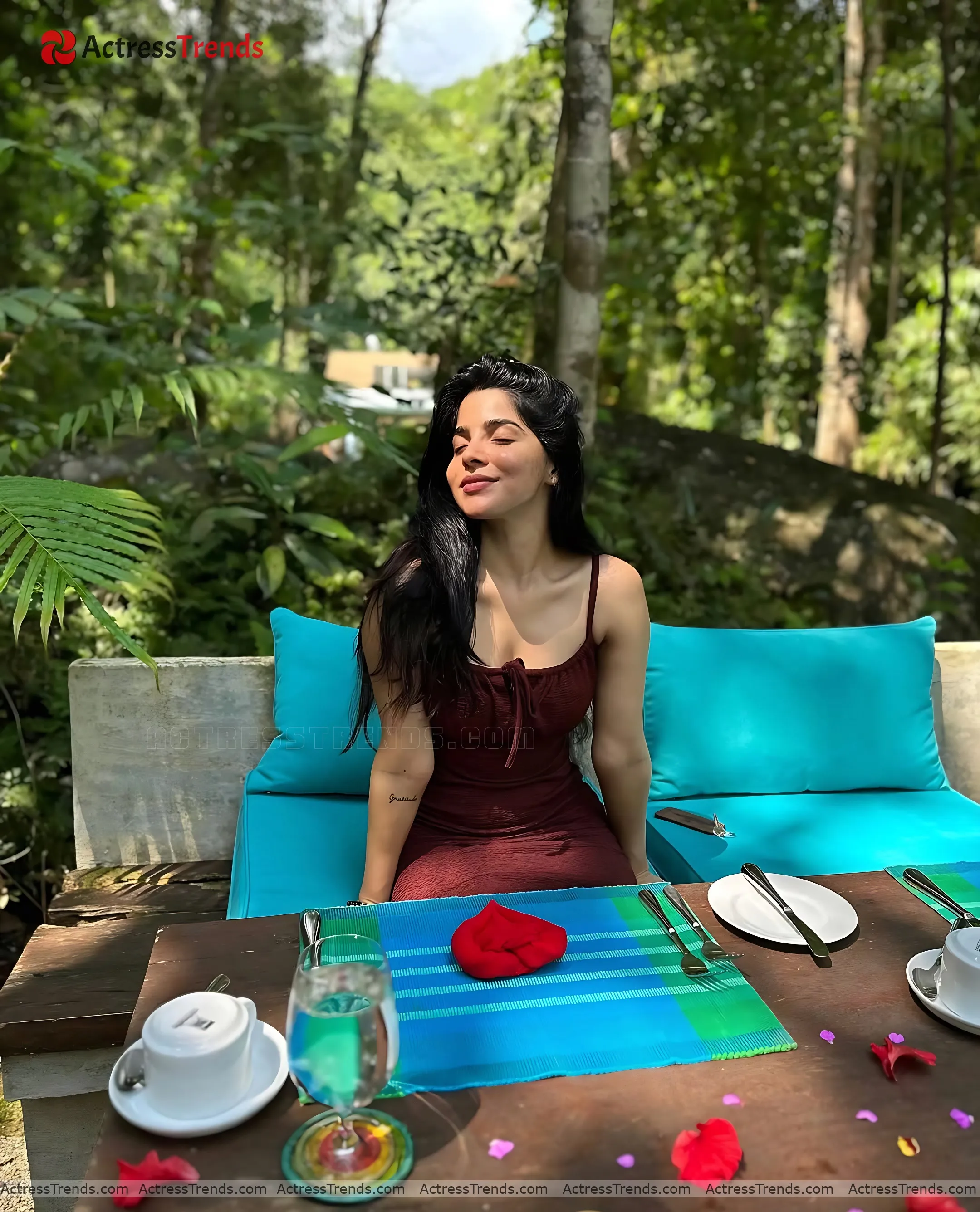 Divya Bharathi Cute Cutest Actress Cleav Pose Beautiful Face