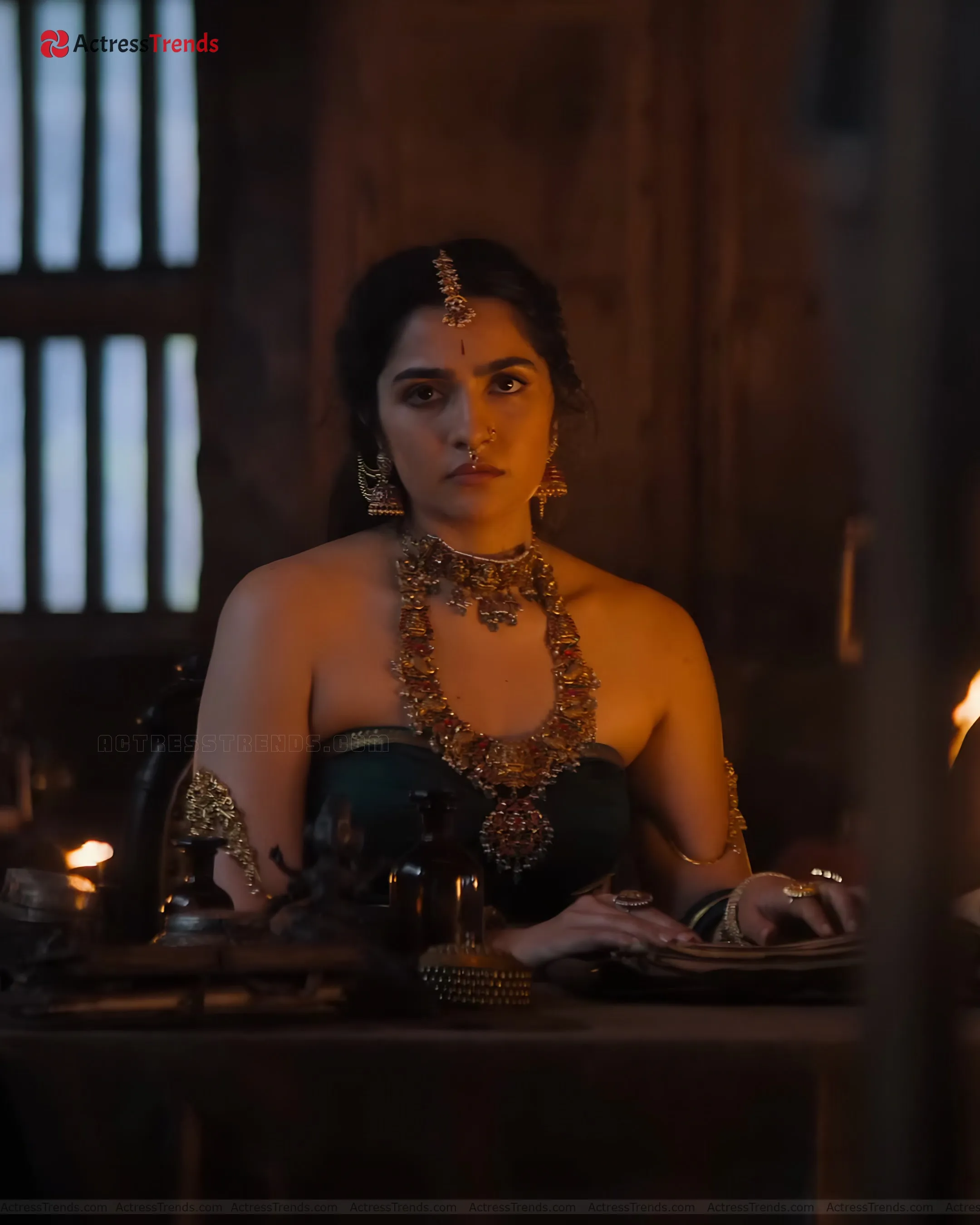 Rukmini Vasanth Green Saree Tight Fitting Cleav Pose Backless Blouse Style