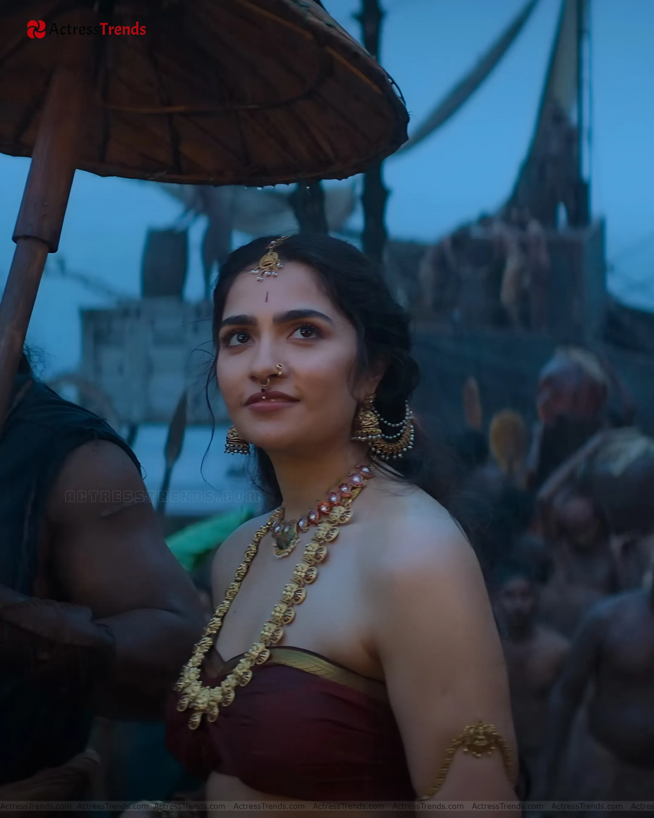 Rukmini Vasanth Green Saree Red Dress Stunning Photo Bold Saree Style