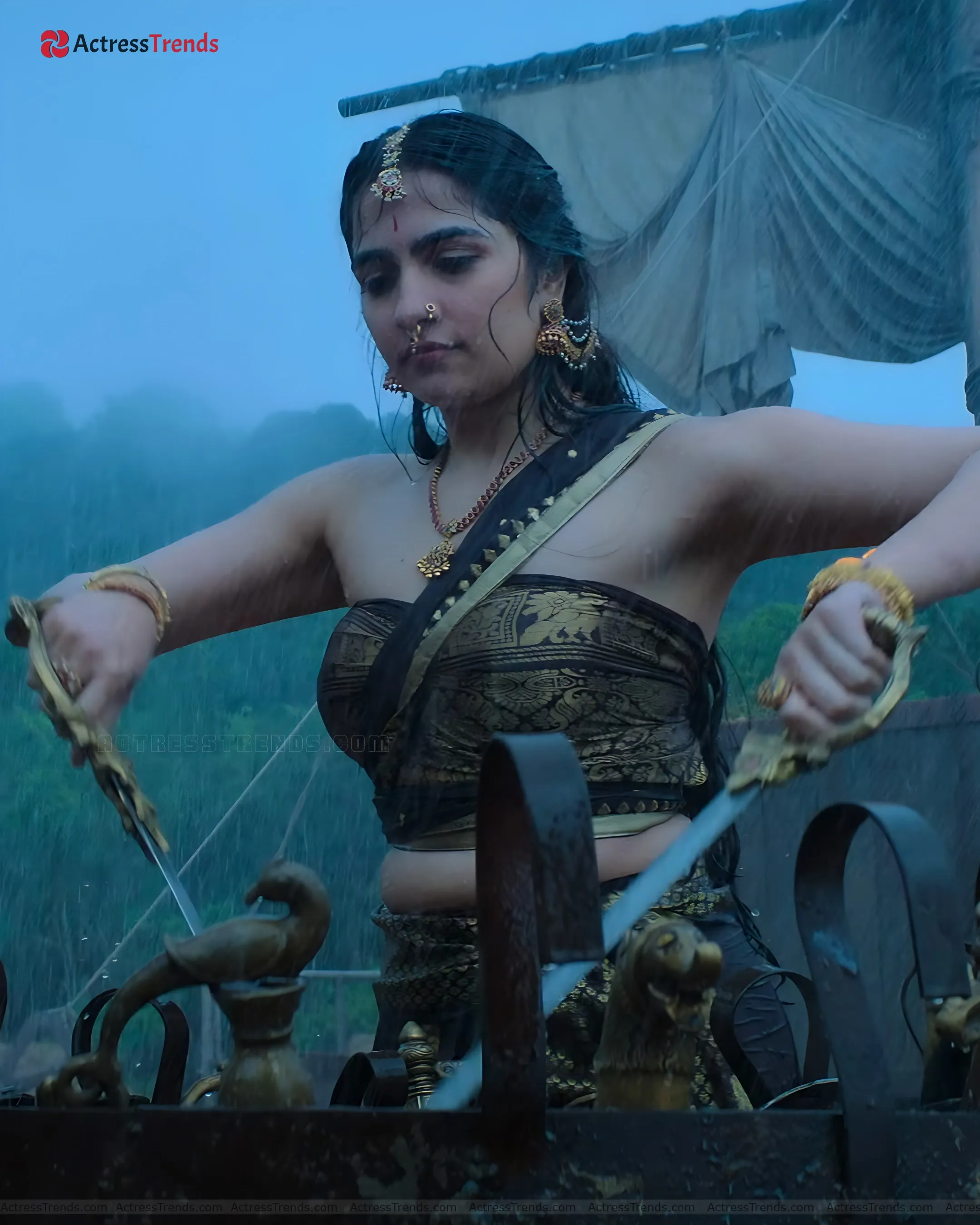 Rukmini Vasanth Green Saree Curvy Stunning Photo Glamorous Actress