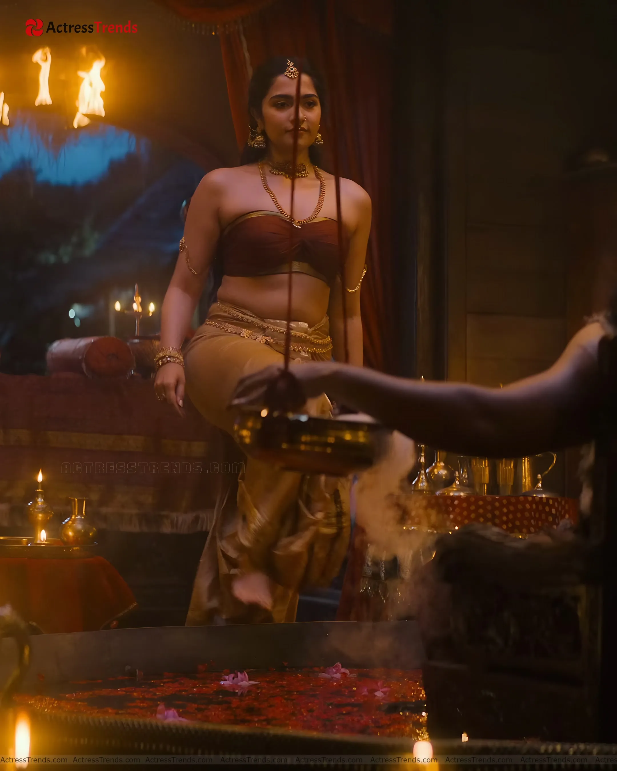 Rukmini Vasanth Green Saree Tight Fitting Glamorous Actress Kantara Movie Rukmini HD Photos Stills