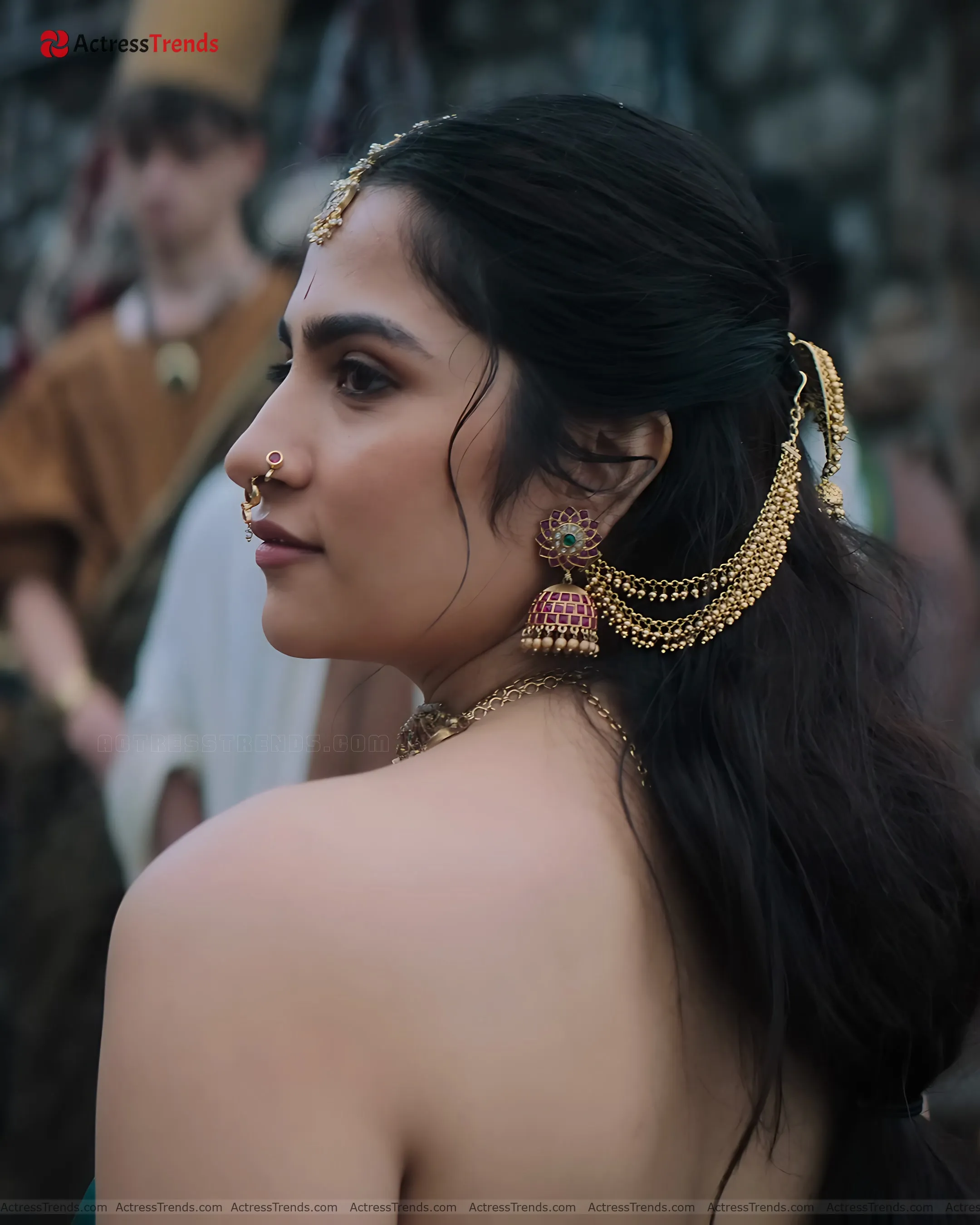 Rukmini Vasanth Green Saree Saree Photoshoot Bold Saree Style Red Dress