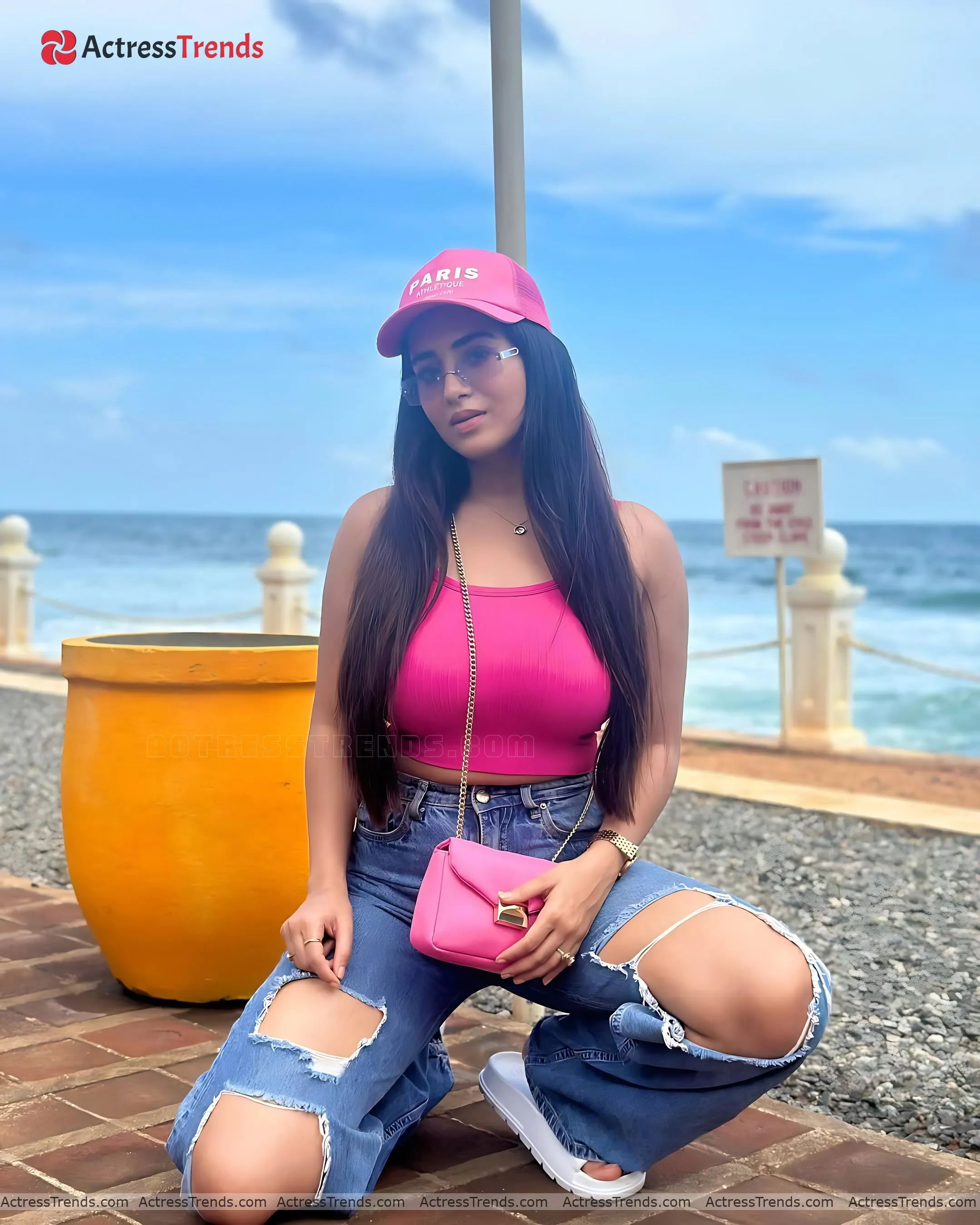 Rashi Singh Glamorous Actress Smoky Eyes