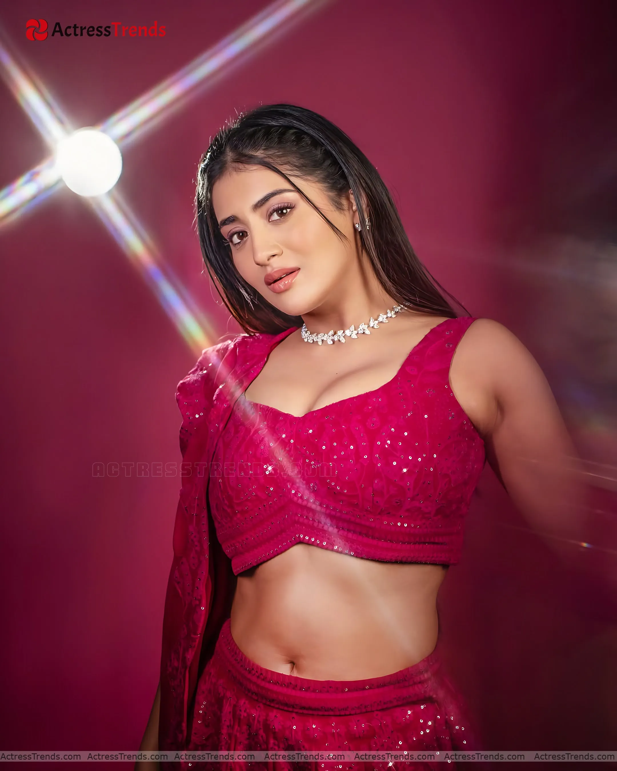 Rashi Singh Stunning Photo Navel Glamorous Actress