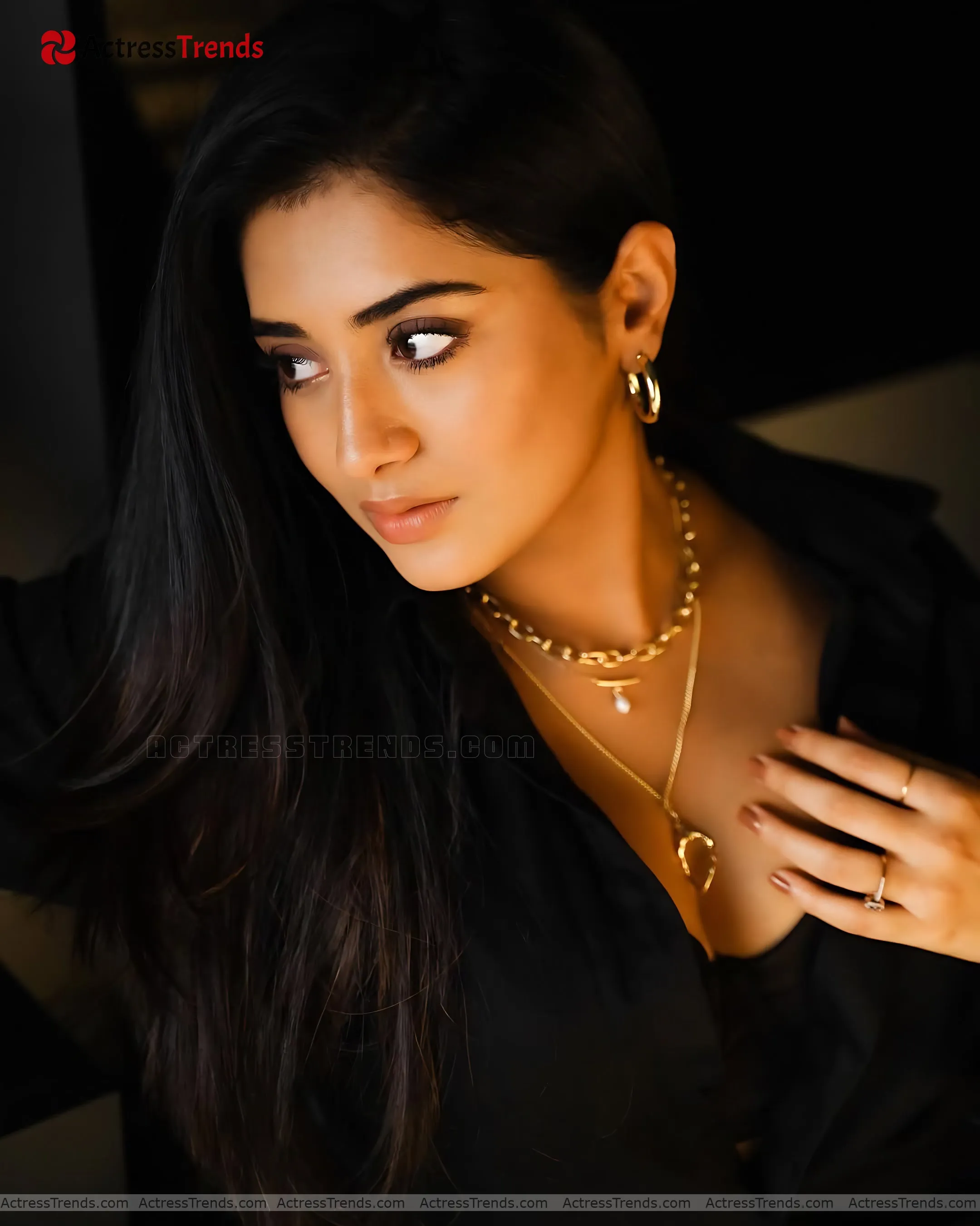 Rashi Singh Glamorous Actress Cute Smoky Eyes