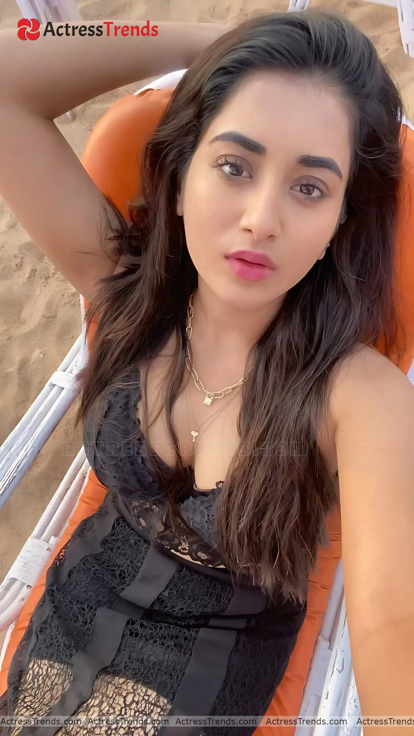 Rashi Singh Tight Fitting Beautiful Face