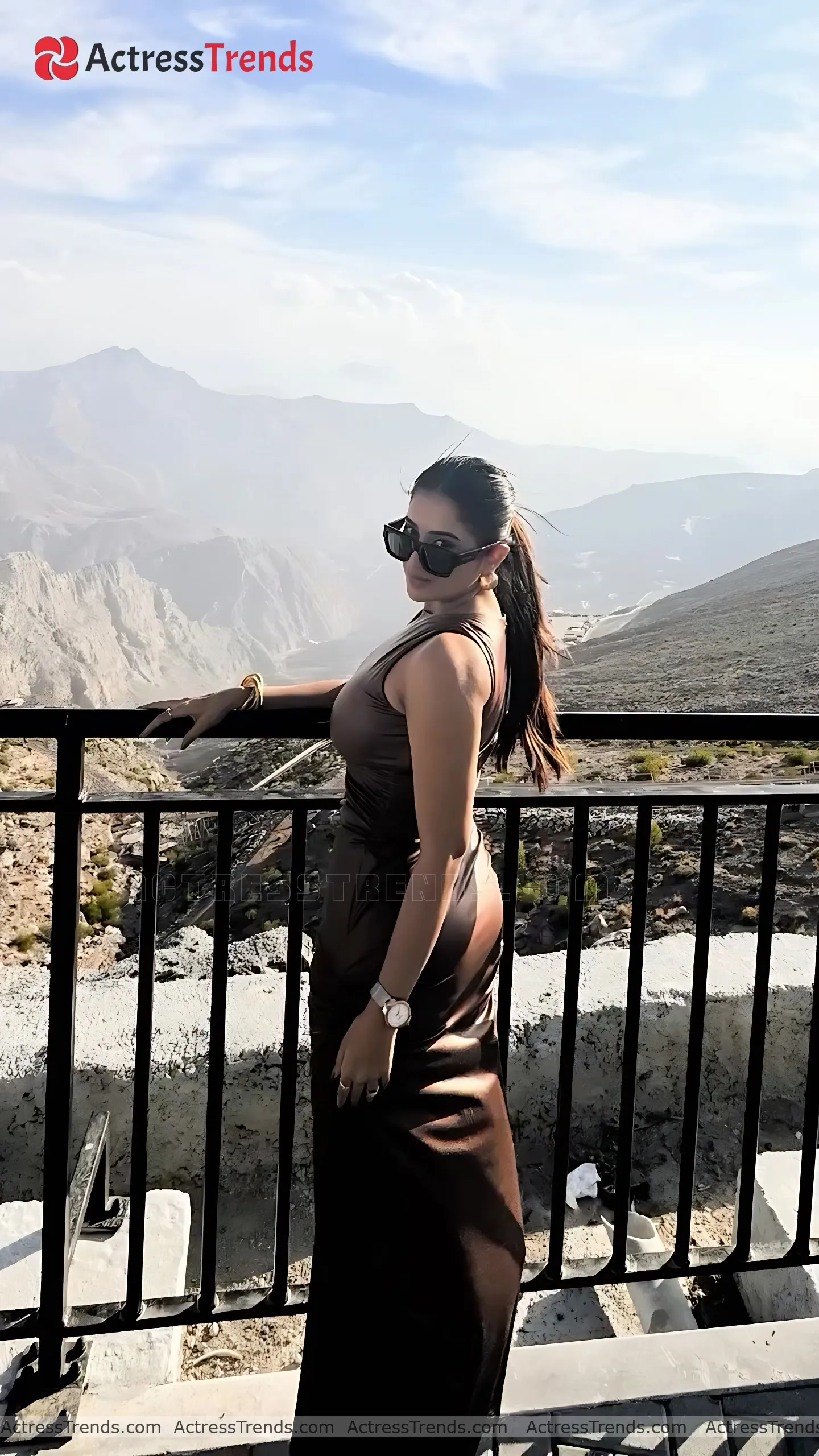 Rashi Singh Backless Style Beautiful Face Cute