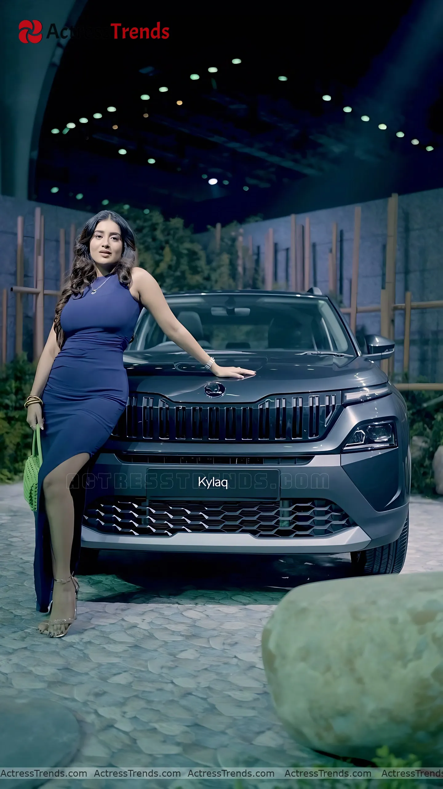 Rashi Singh Stunning Photo Tight Fitting