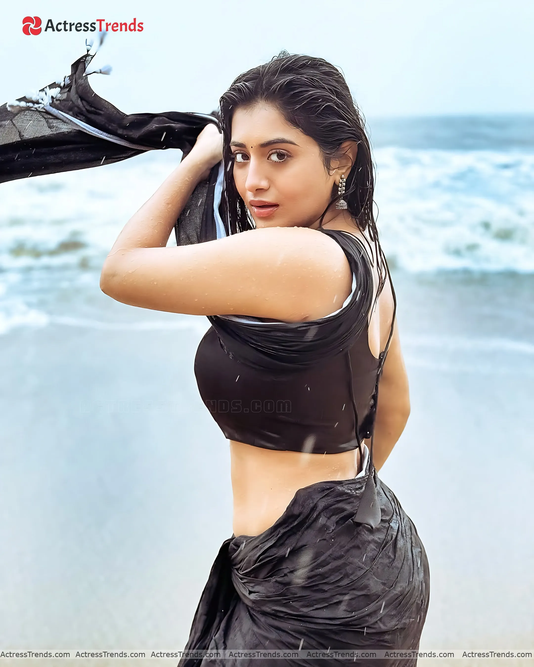 Rashi Singh Cute Back Pose Bold Saree Style