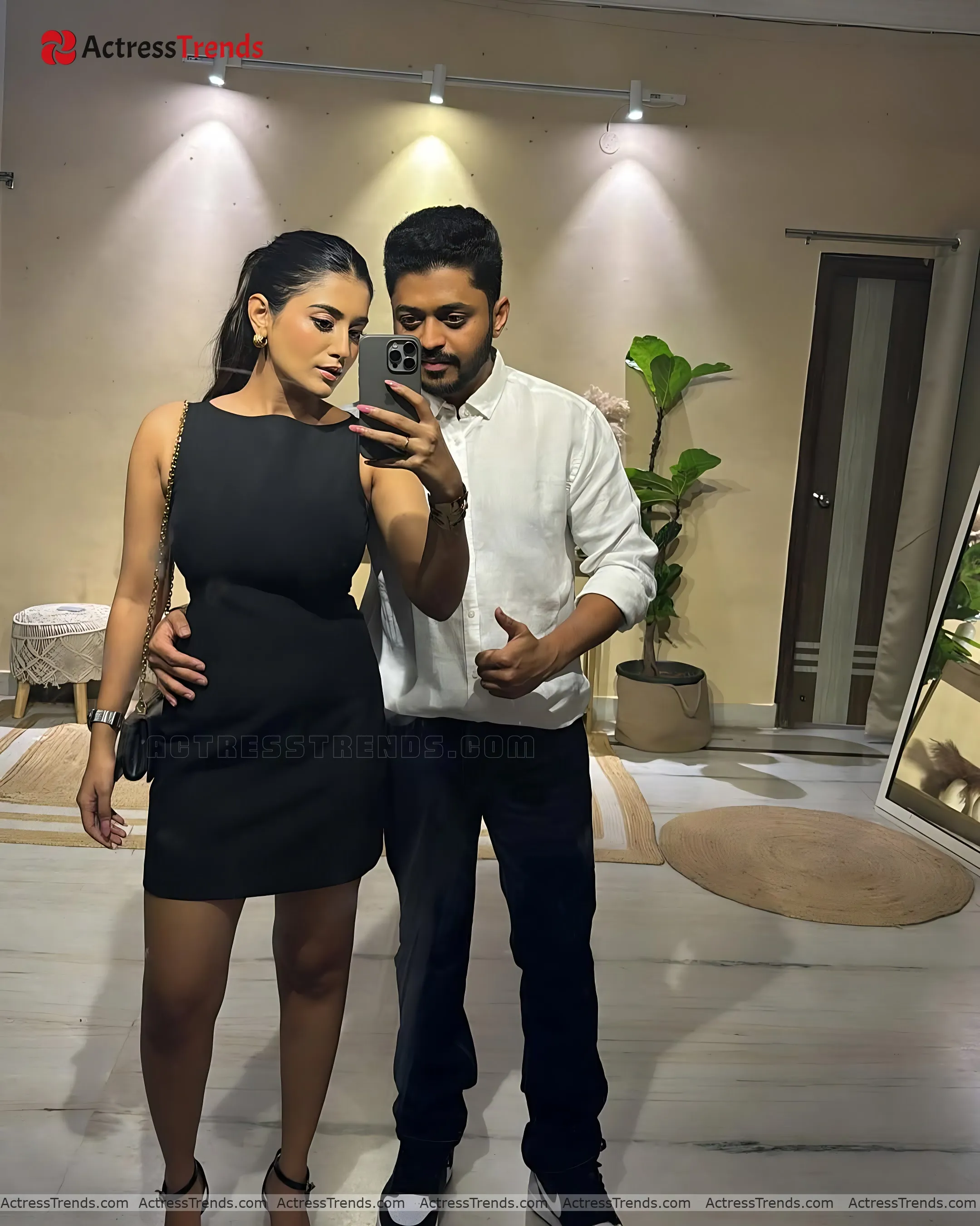 Rashi Singh Romantic Scene