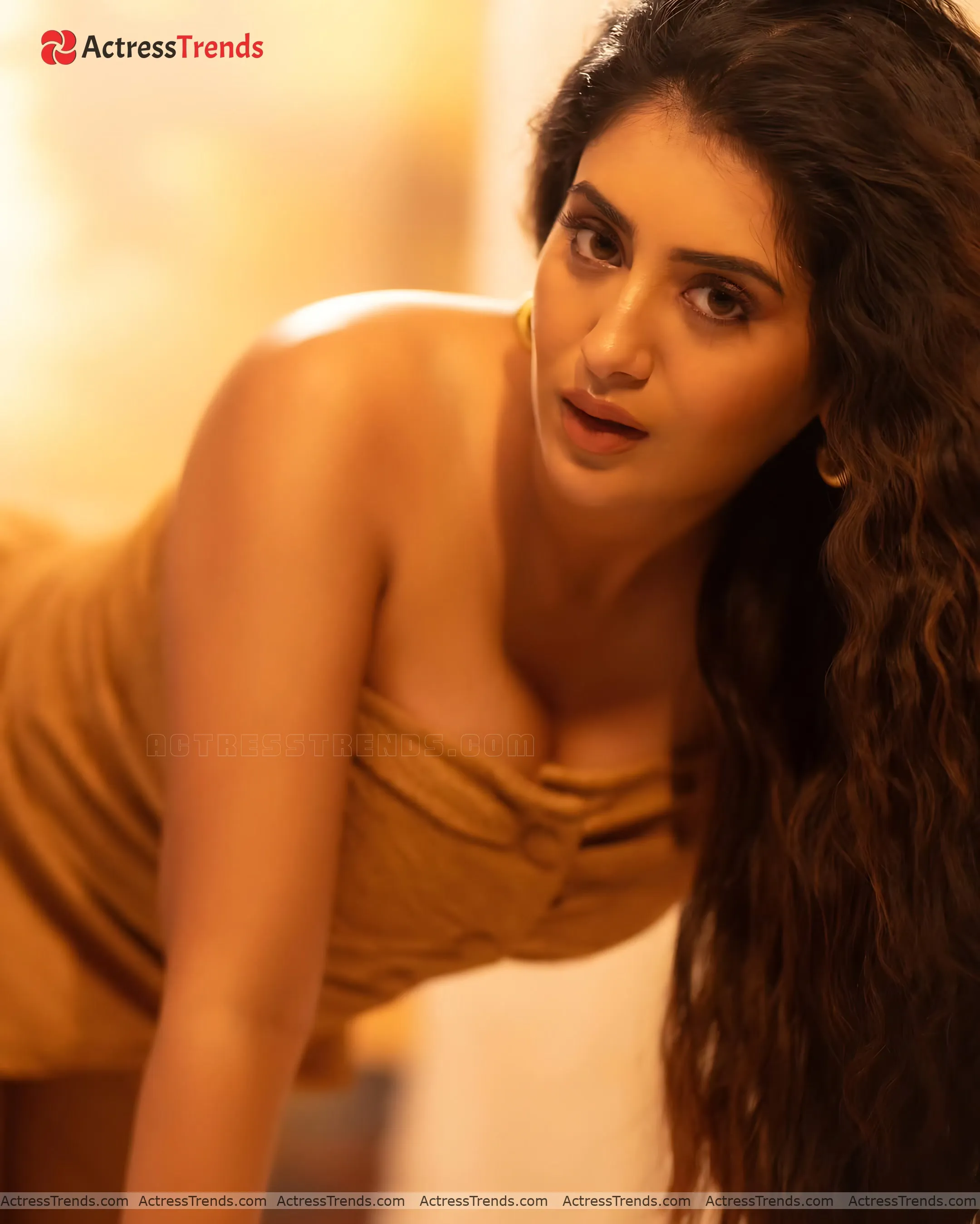 Rashi Singh Curvy Cute Beautiful Face Stunning Photo